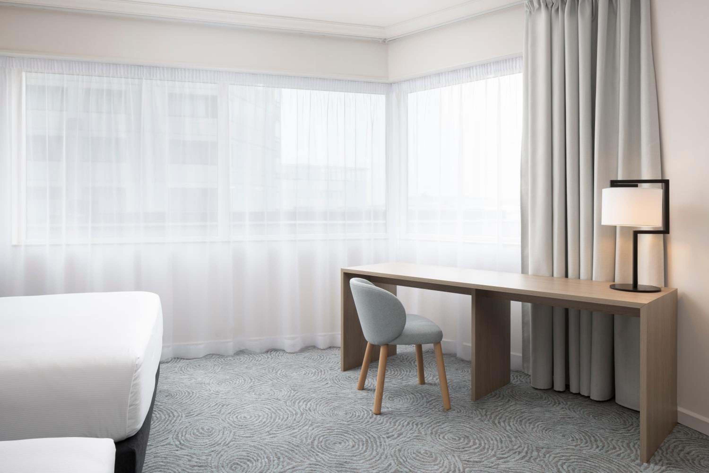Executive Queen Room with Two Queen Beds - Photo 8