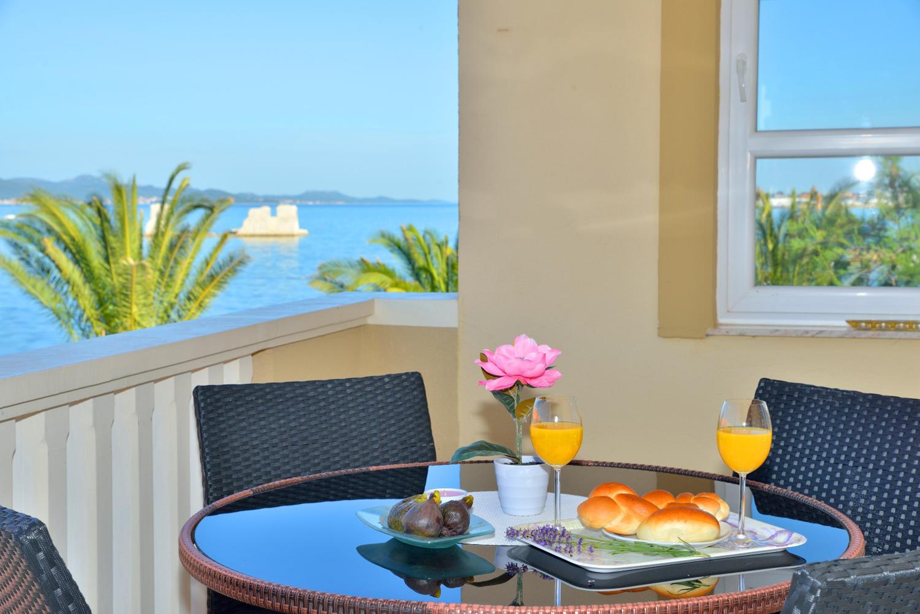 Deluxe One-Bedroom Apartment with Balcony  - Photo 8
