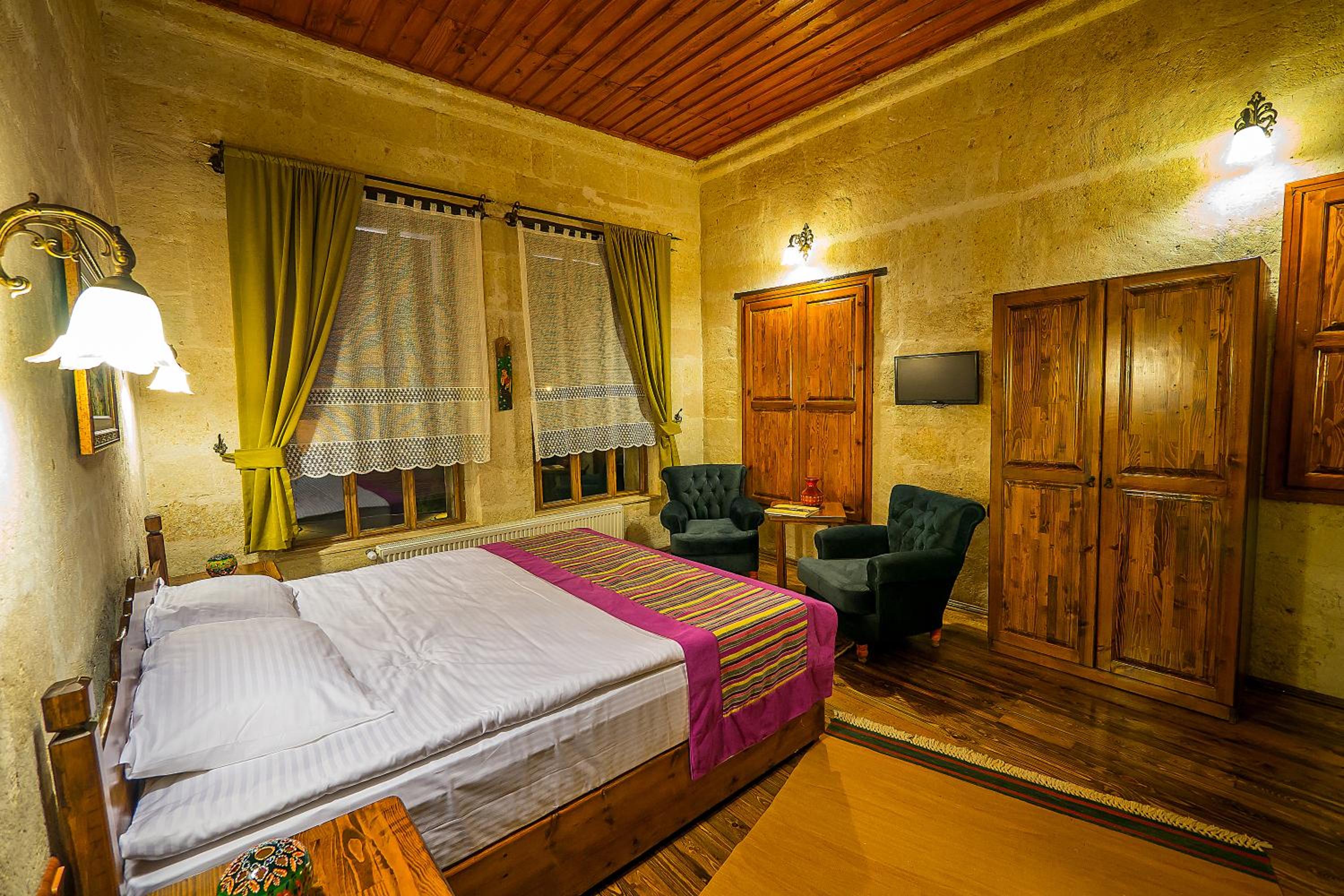 Deluxe Double Room - Photo 9