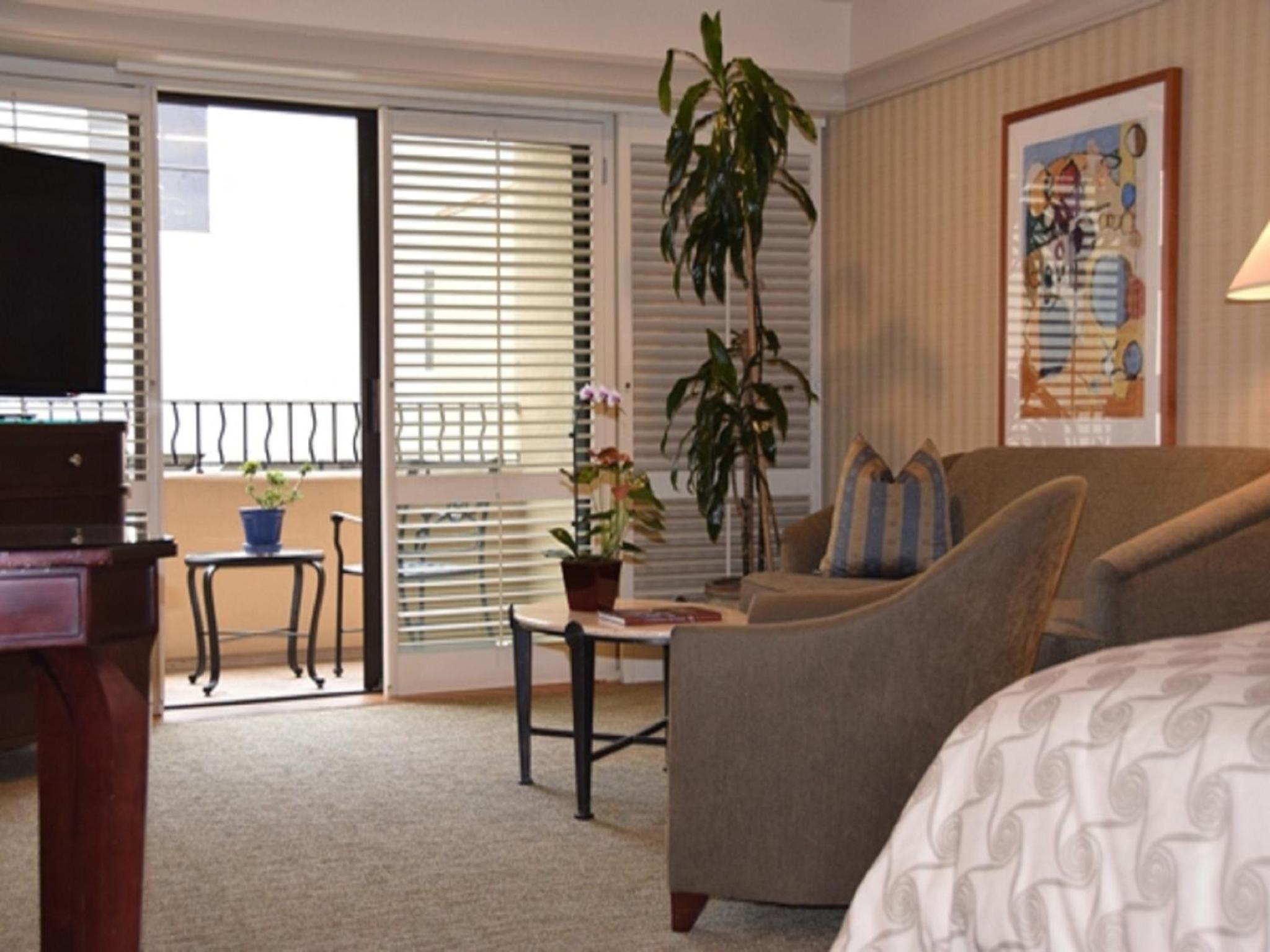 King Room with City View - Photo 6
