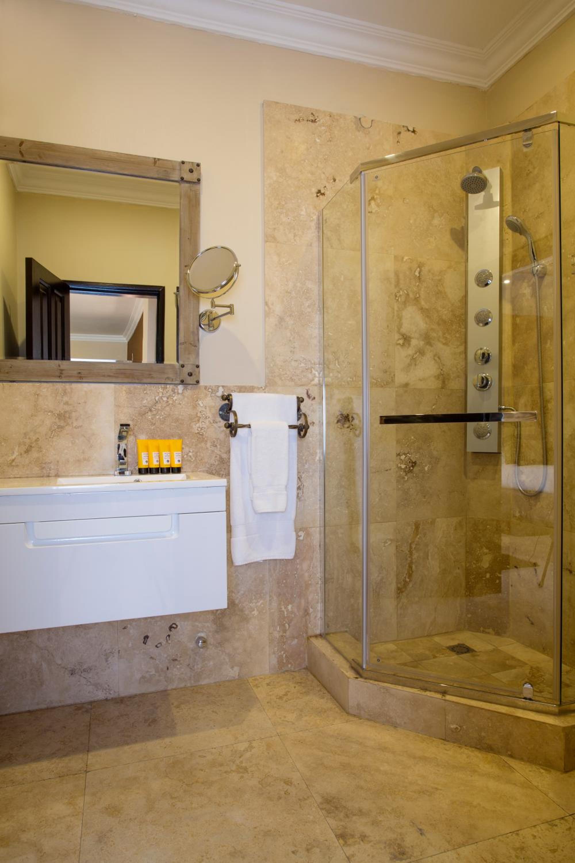 Superior Suite photo 3