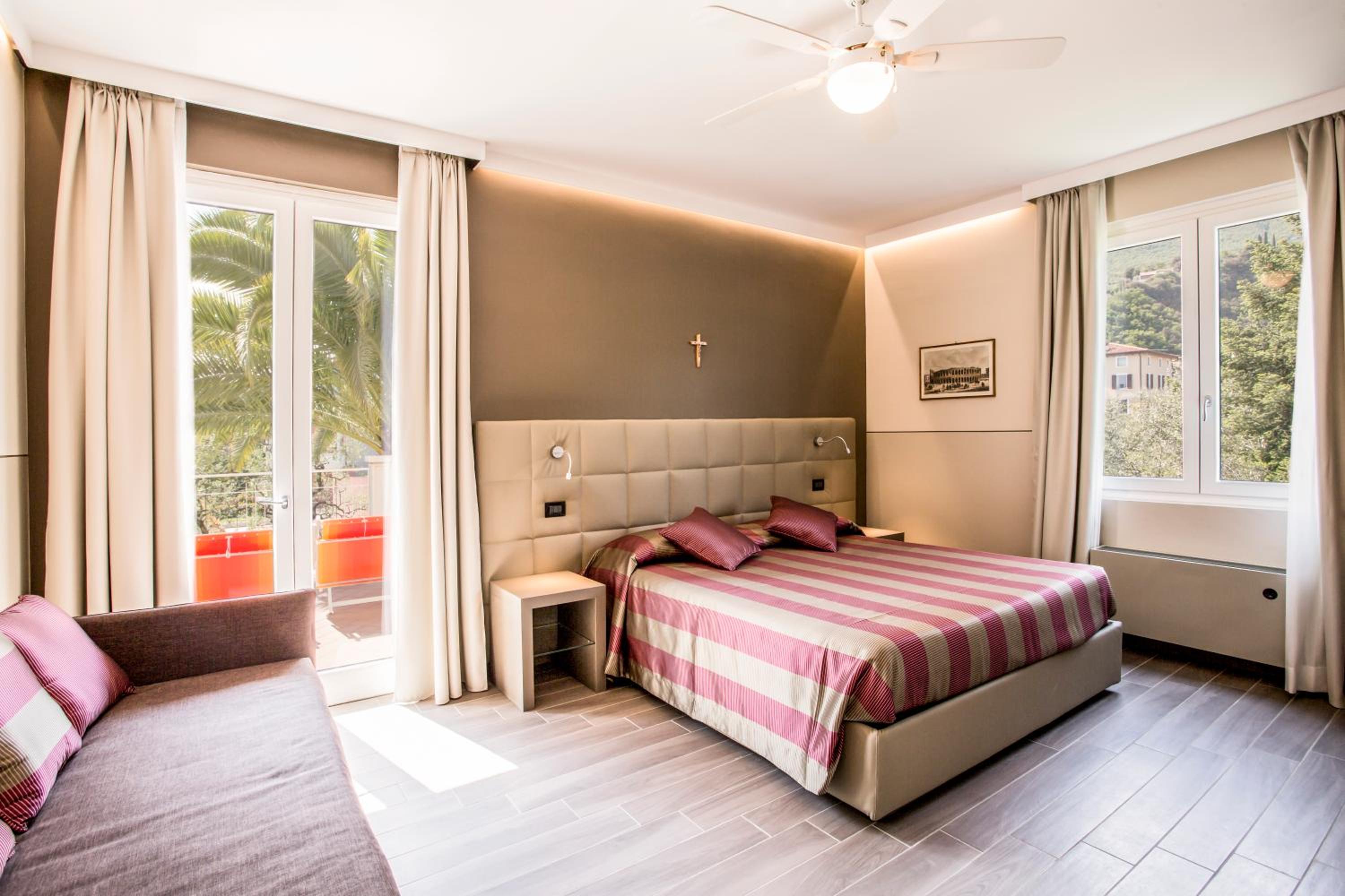 Suite with Balcony photo 2