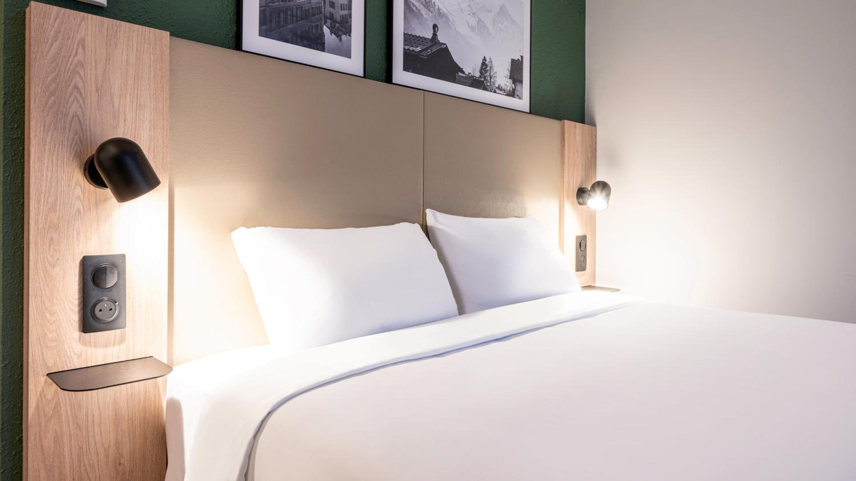 Standard Room - 1 Queen Bed - Photo 2