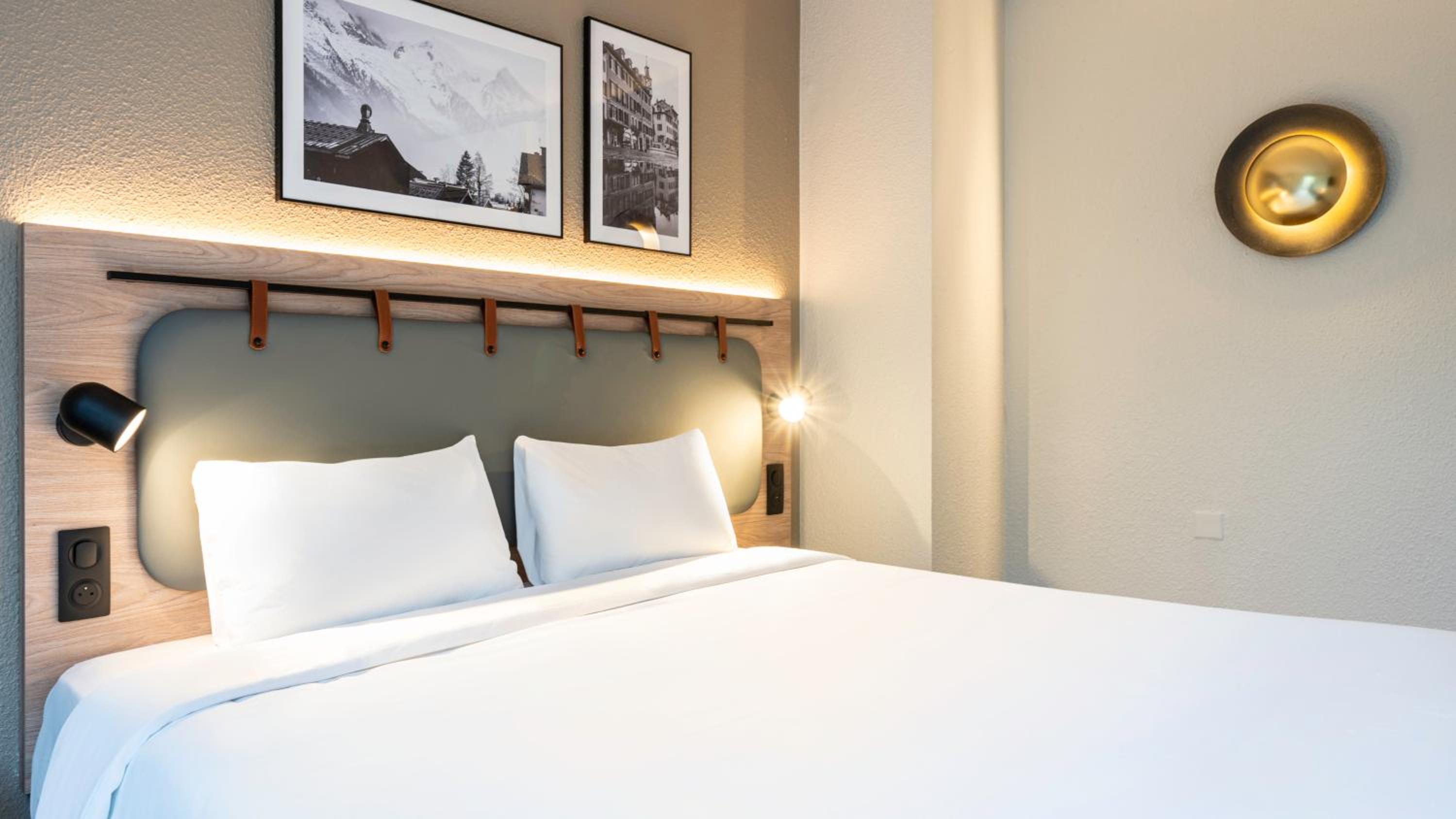Standard Room - 1 King Bed 1 Sofa Bed - Photo 6