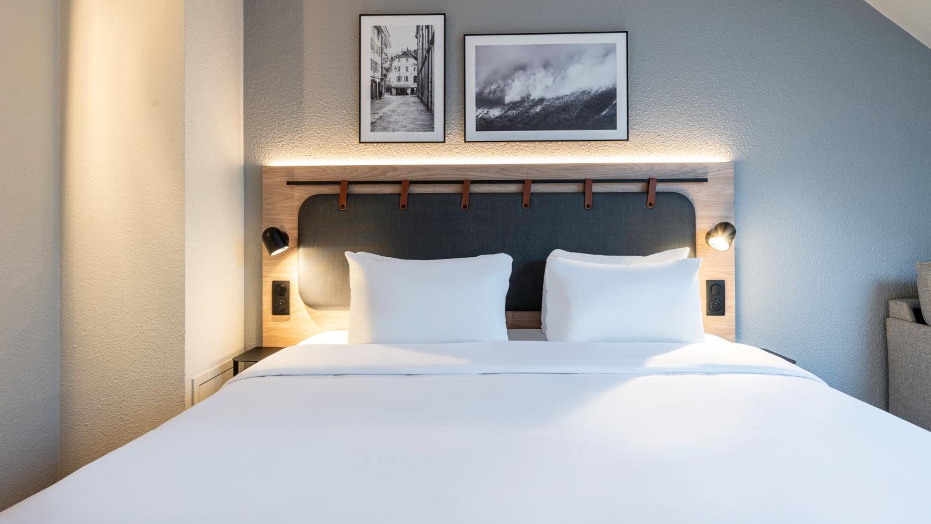 Standard Room - 1 King Bed 1 Sofa Bed - Photo 2