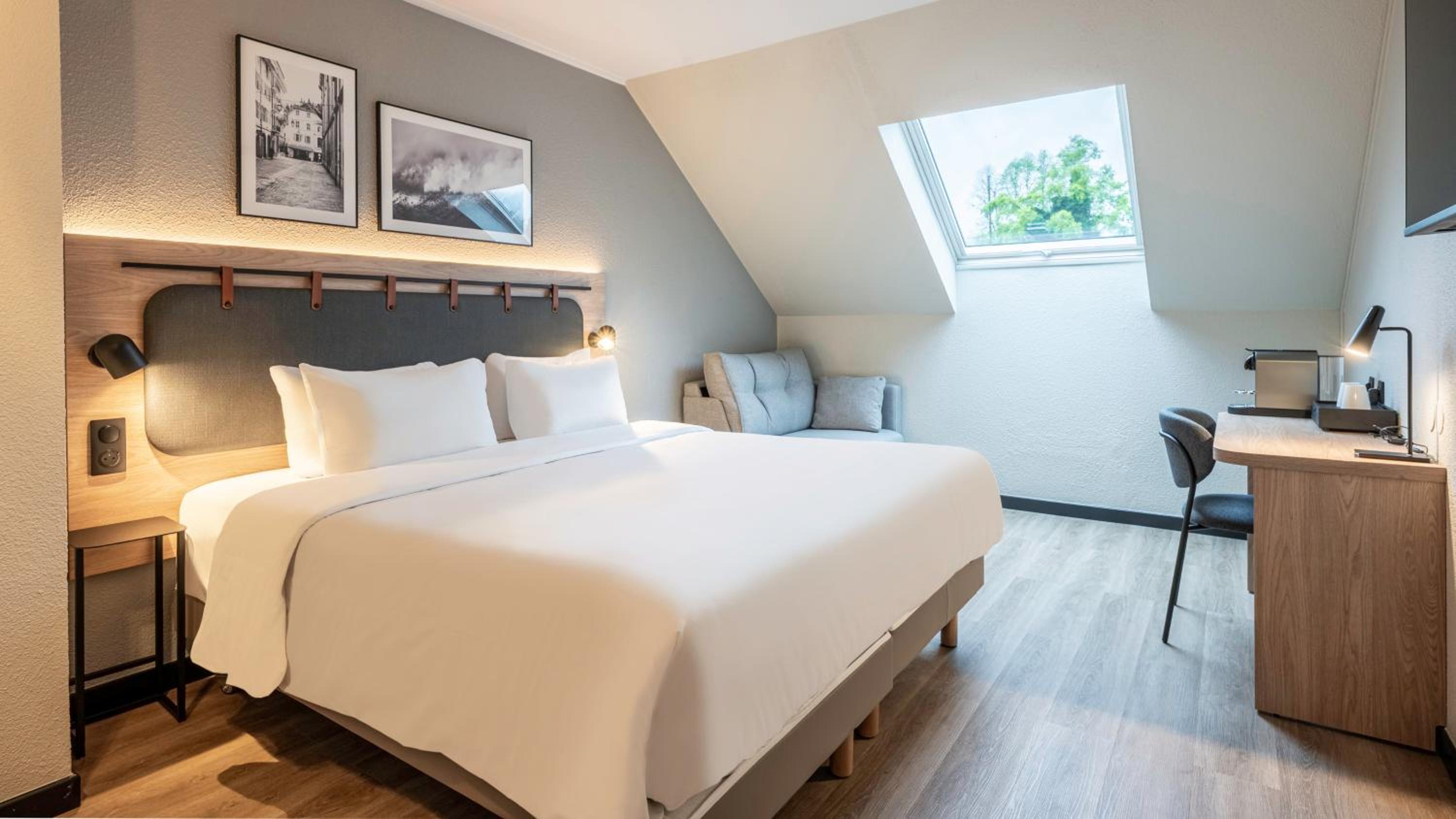 Superior Room - 1 King Bed 1 Sofa Bed - Photo 1