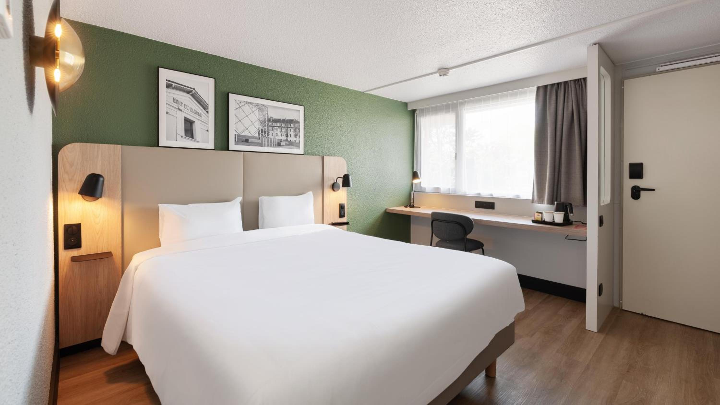 Standard Room - 1 Queen Bed - Photo 1