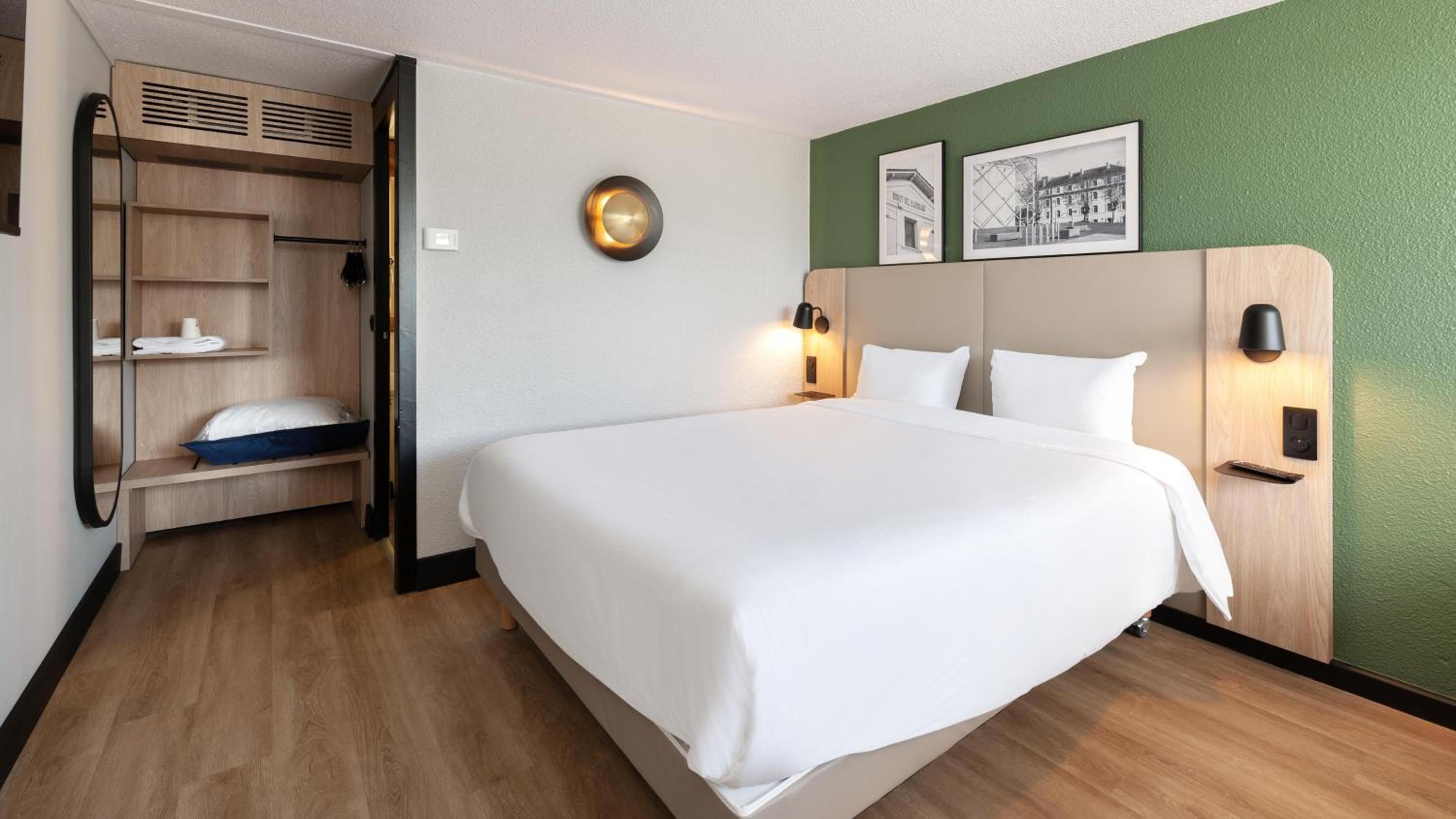 Standard Room - 1 Queen Bed - Photo 4