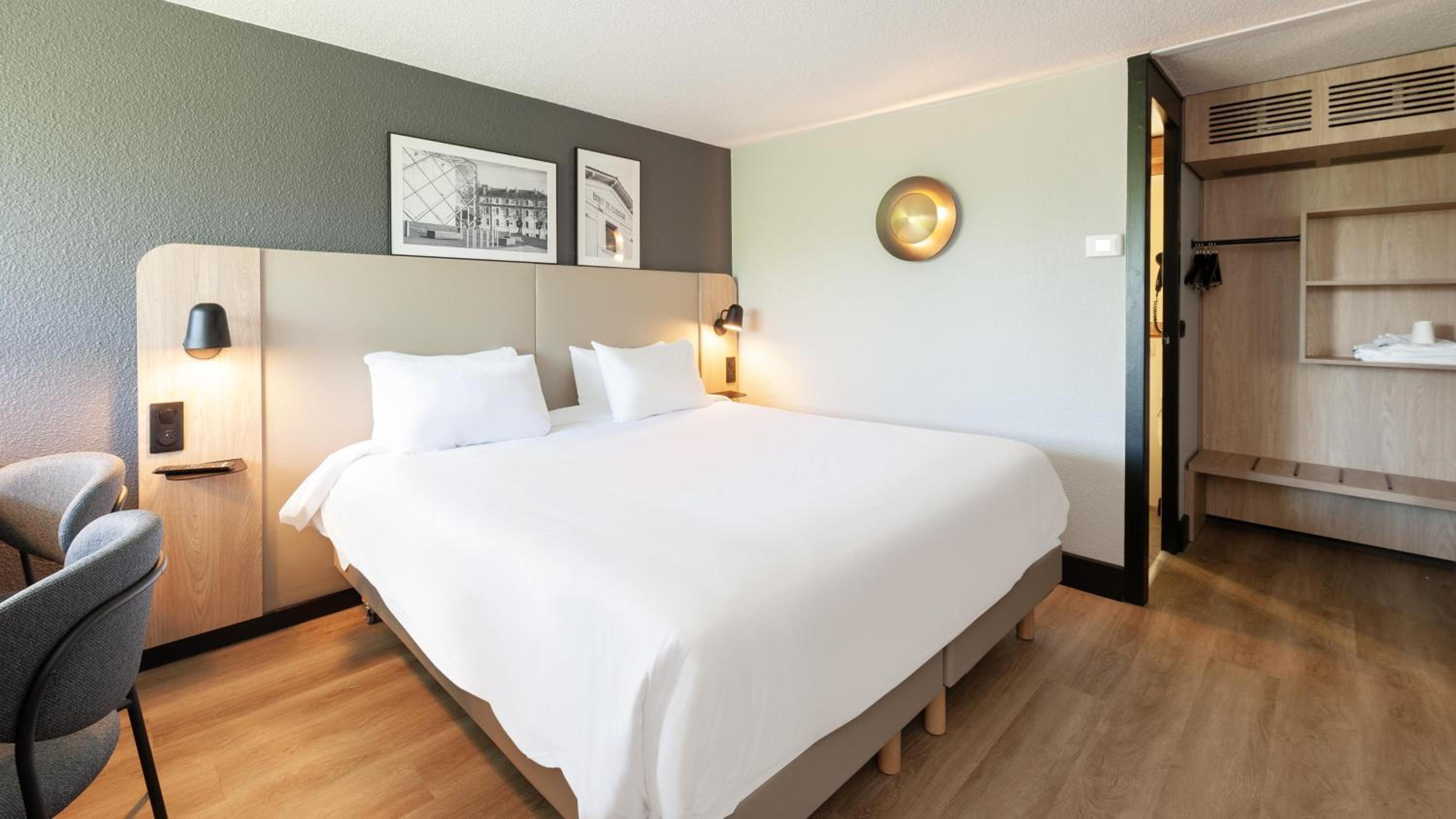 Superior Room - 1 King Bed - Photo 1