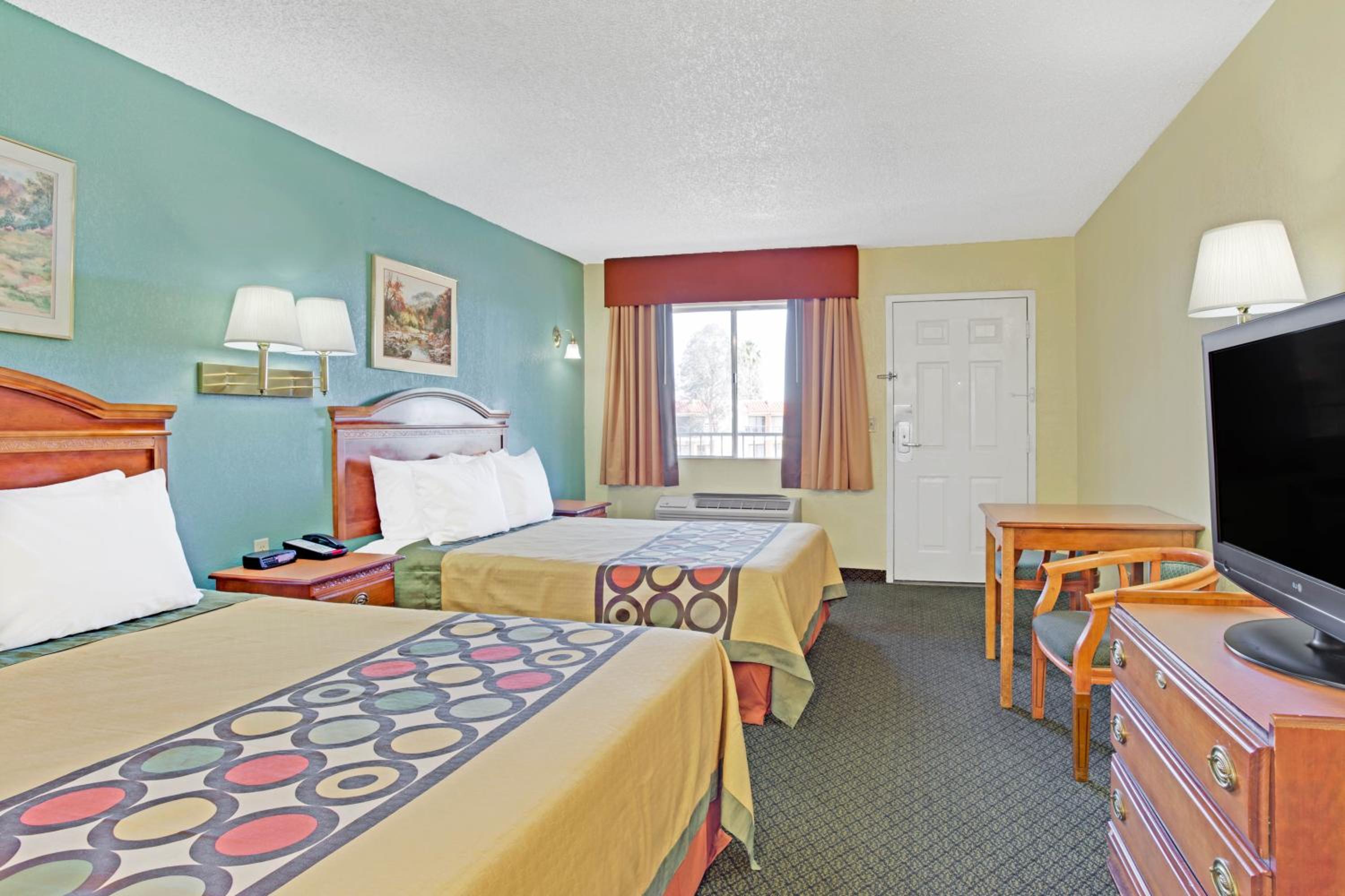 Queen Room with Two Queen Beds - Non-Smoking - Photo 1