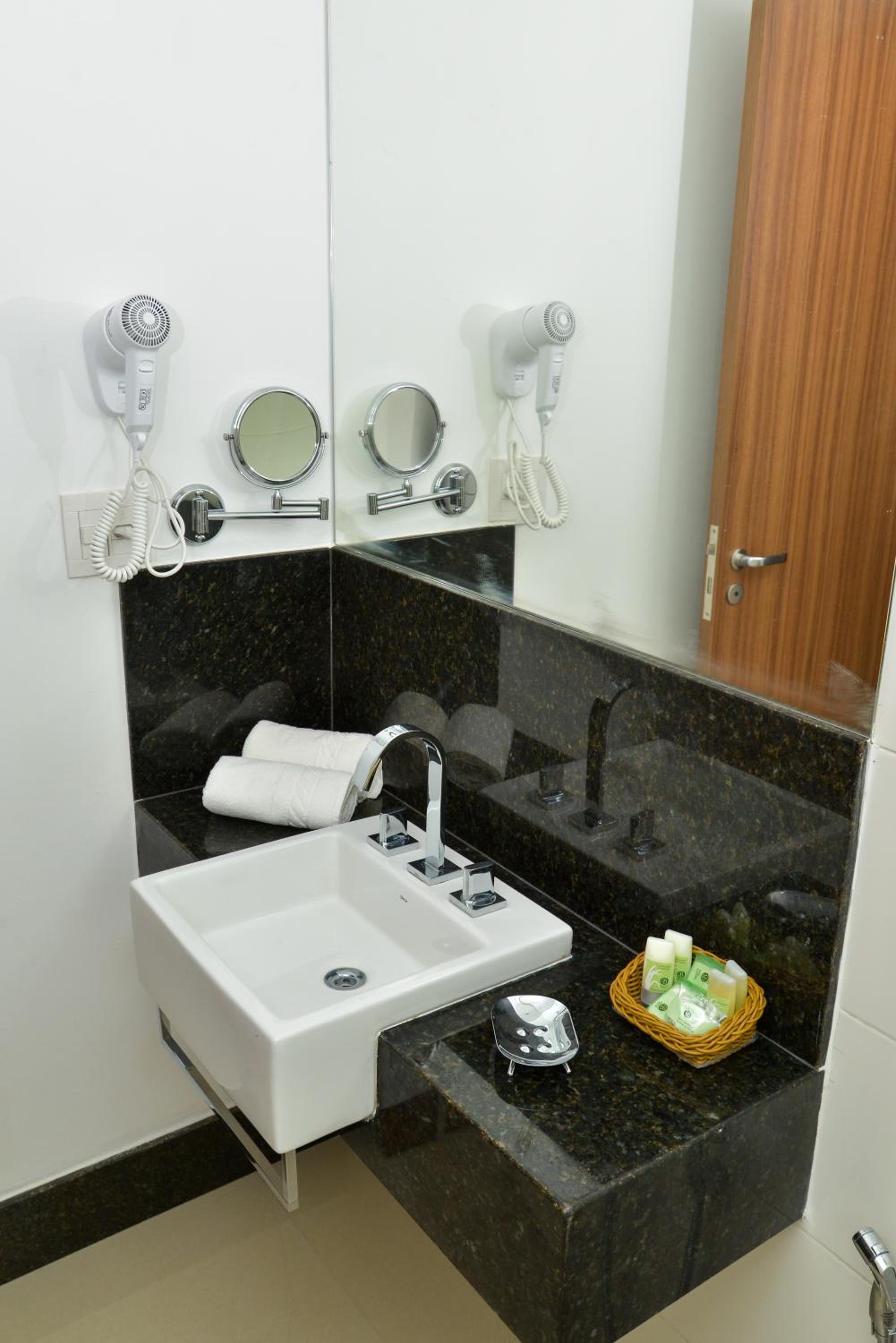 Deluxe Double or Twin Room photo 2