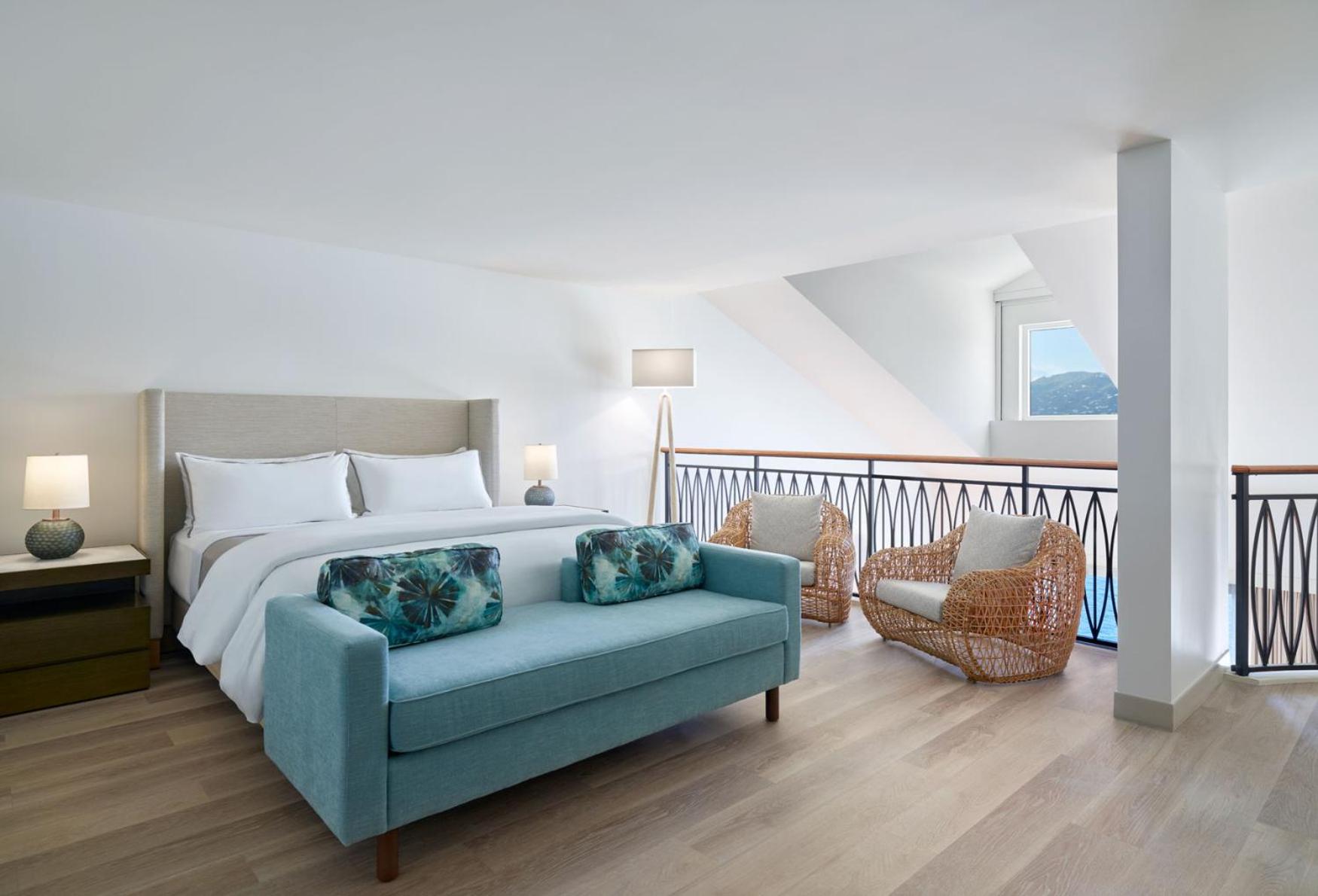 One-Bedroom Governors King Suite with Sofa Bed and Balcony