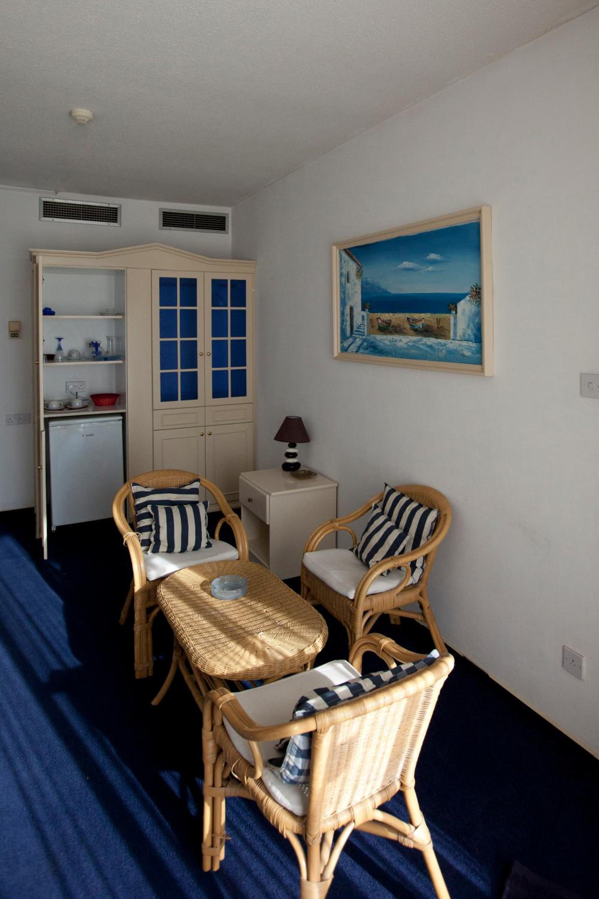 One-Bedroom Suite - Photo 4