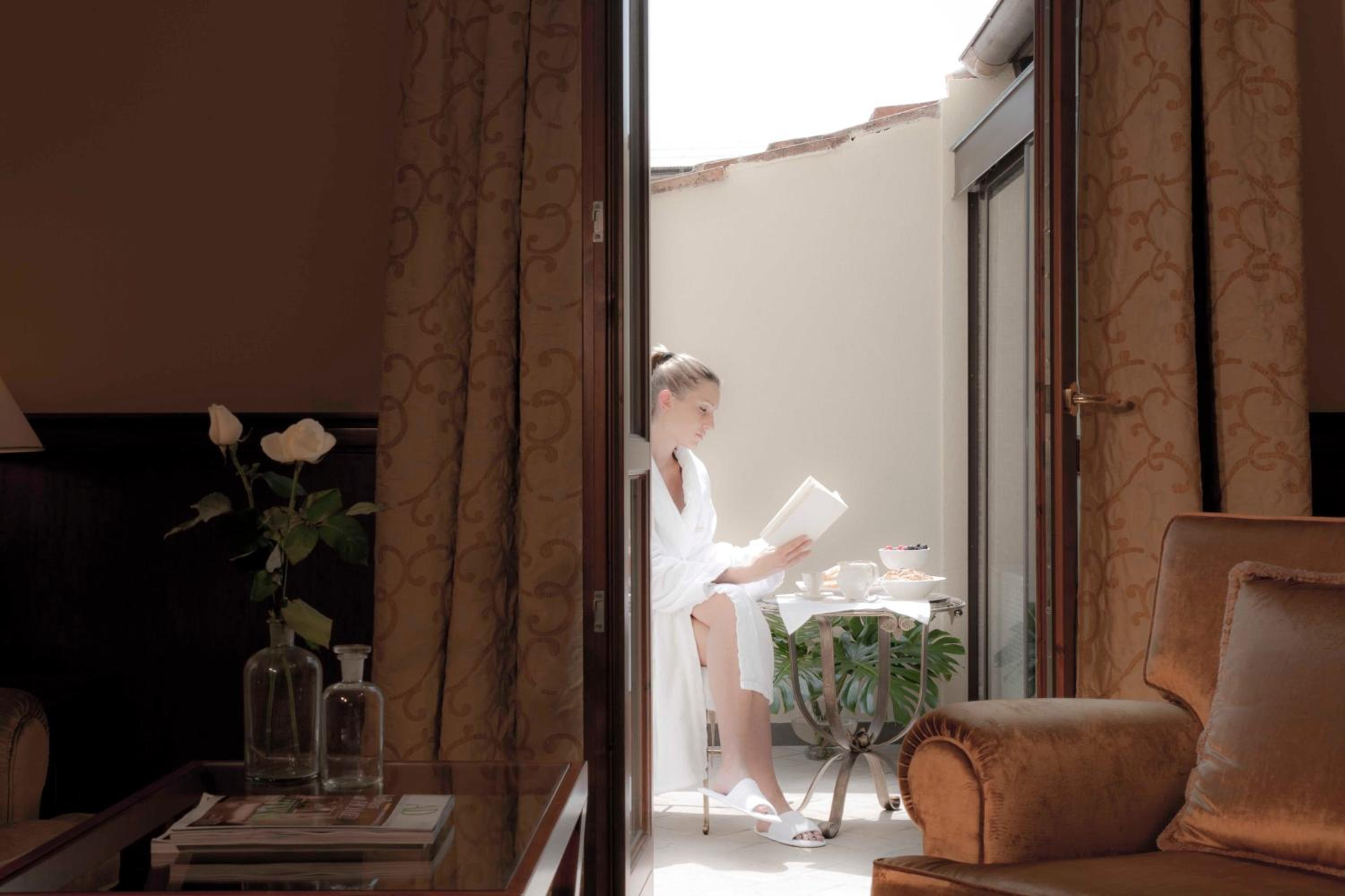 Junior Suite with Spa Bath thumbnail 6