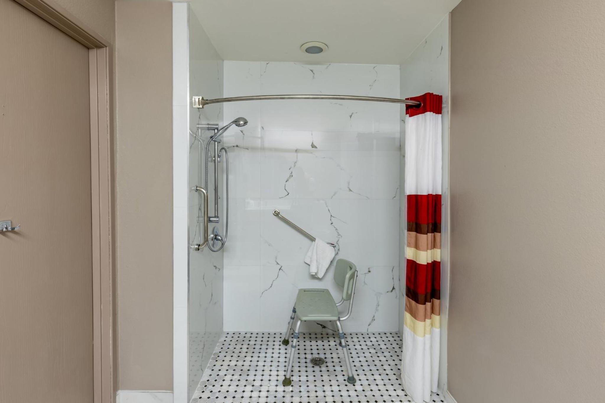 Deluxe Room with Two Queen Beds Disability Access Roll-In Shower Non-Smoking - Photo 5