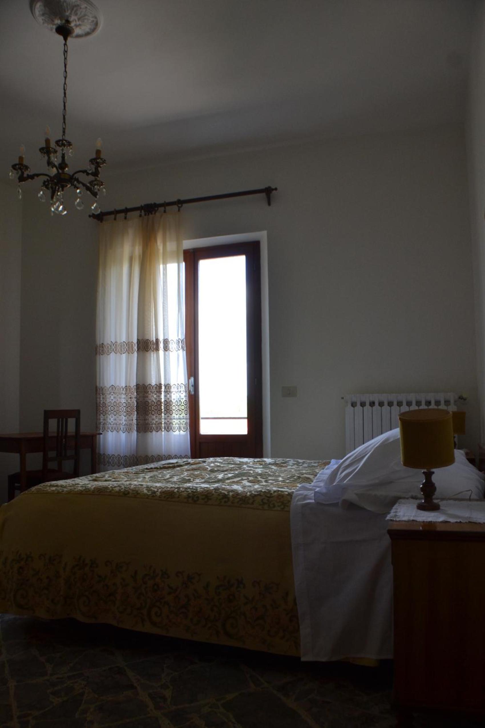 Classic Double Room with Balcony - Photo 5