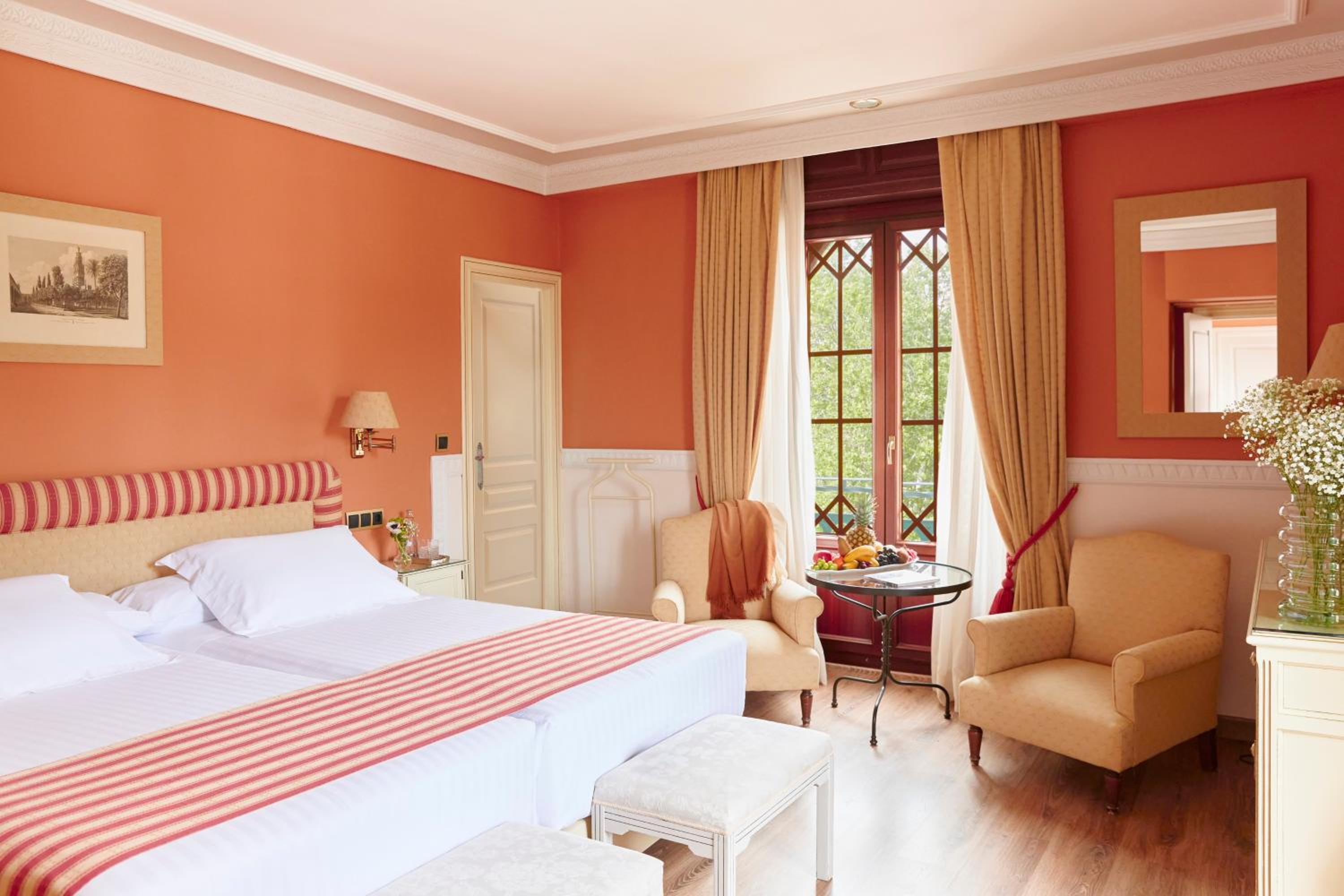 Classic Twin Room with Walk-In Shower and Exterior View - Disability Access/Non-Smoking