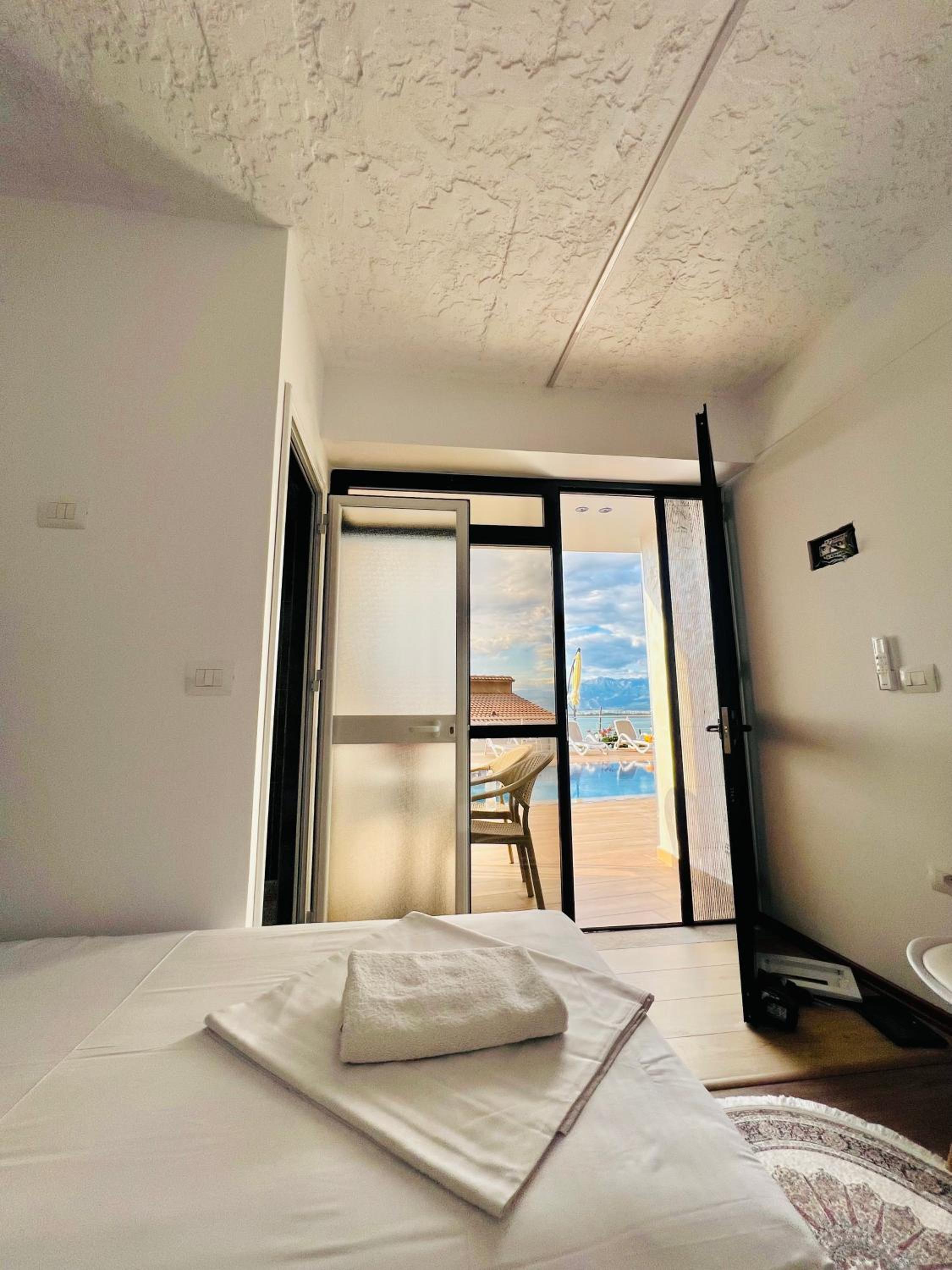 Deluxe Double or Twin Room with Pool Access