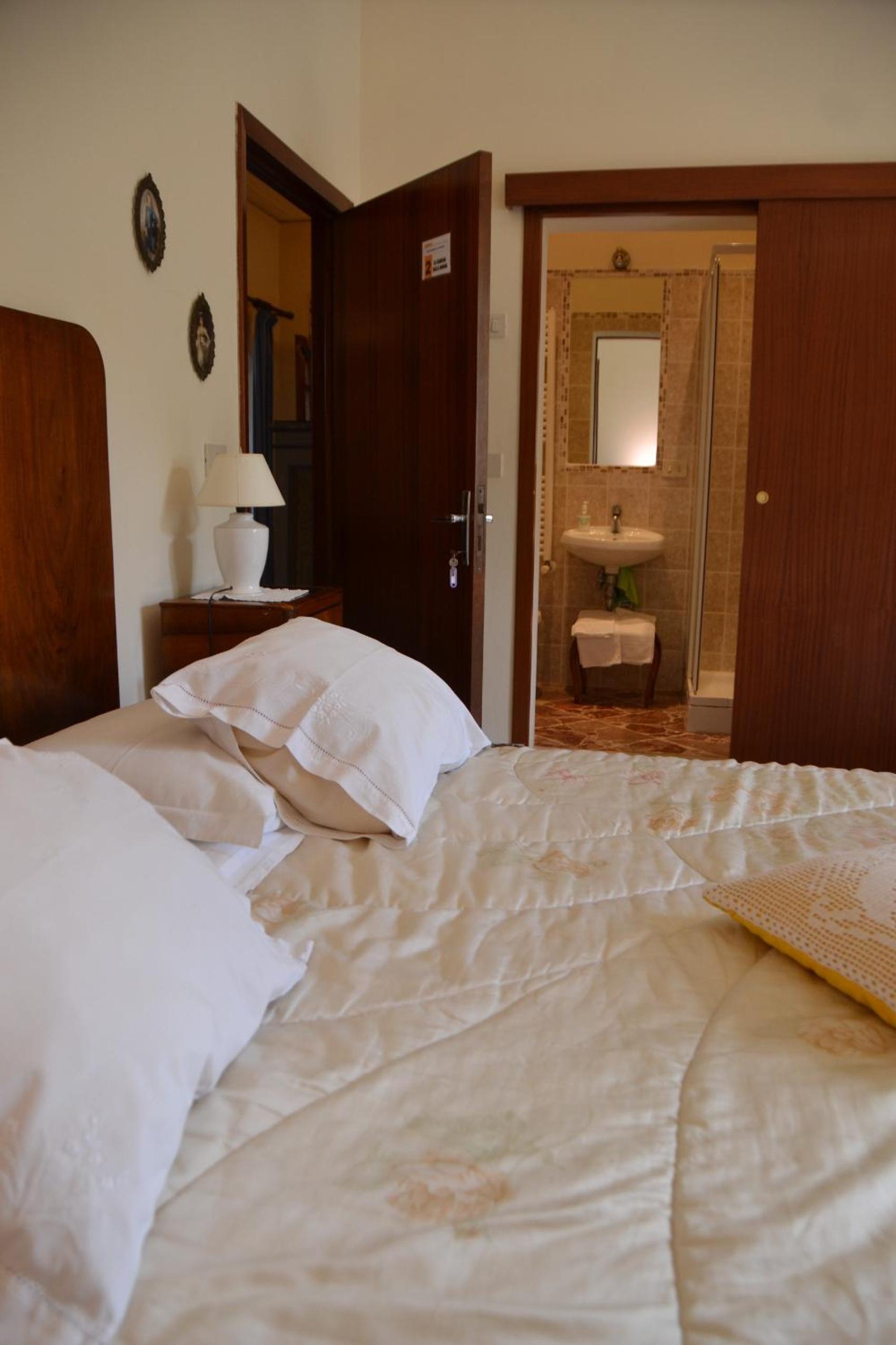 Double Room - Photo 3