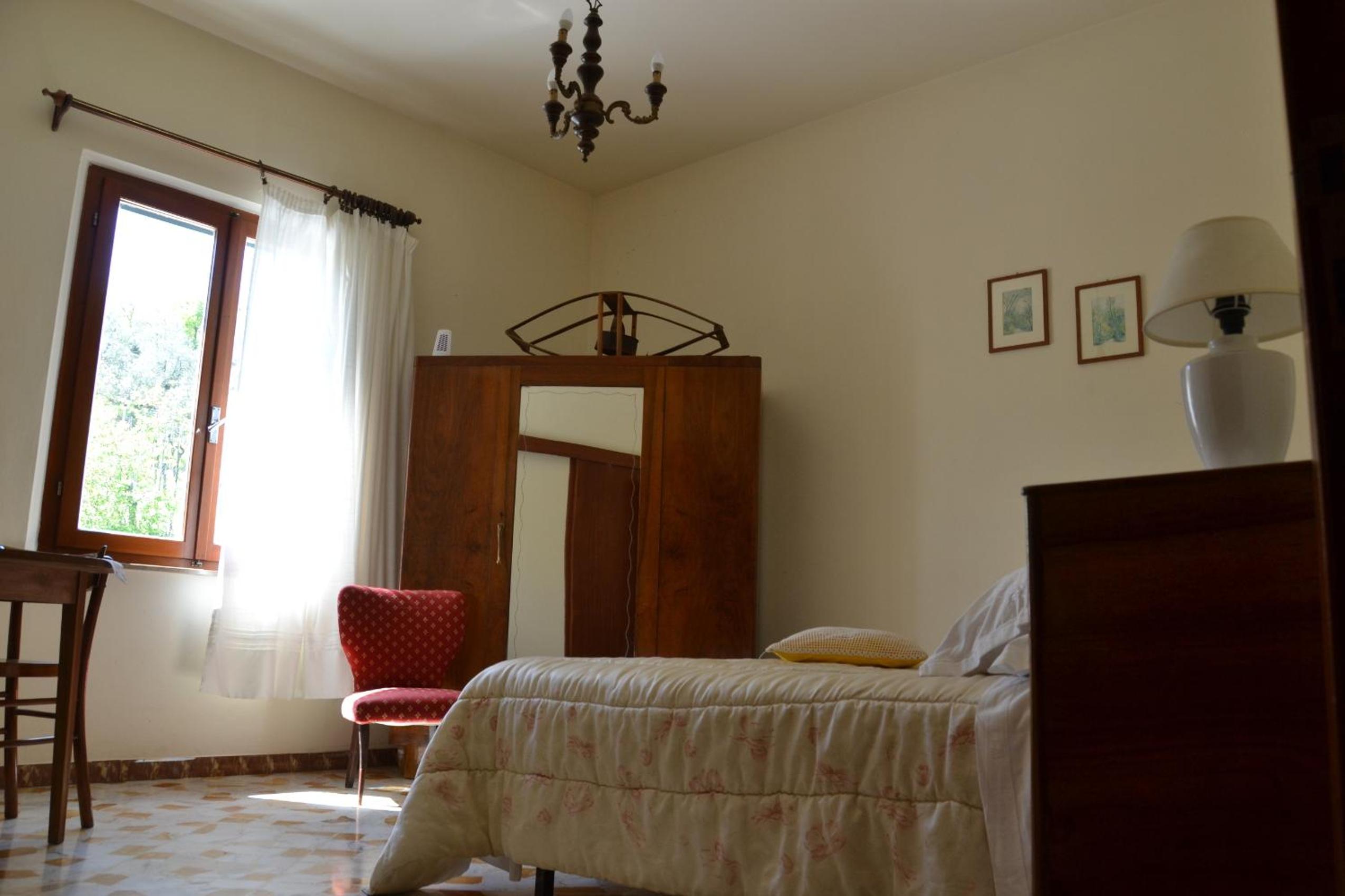 Double Room - Photo 5