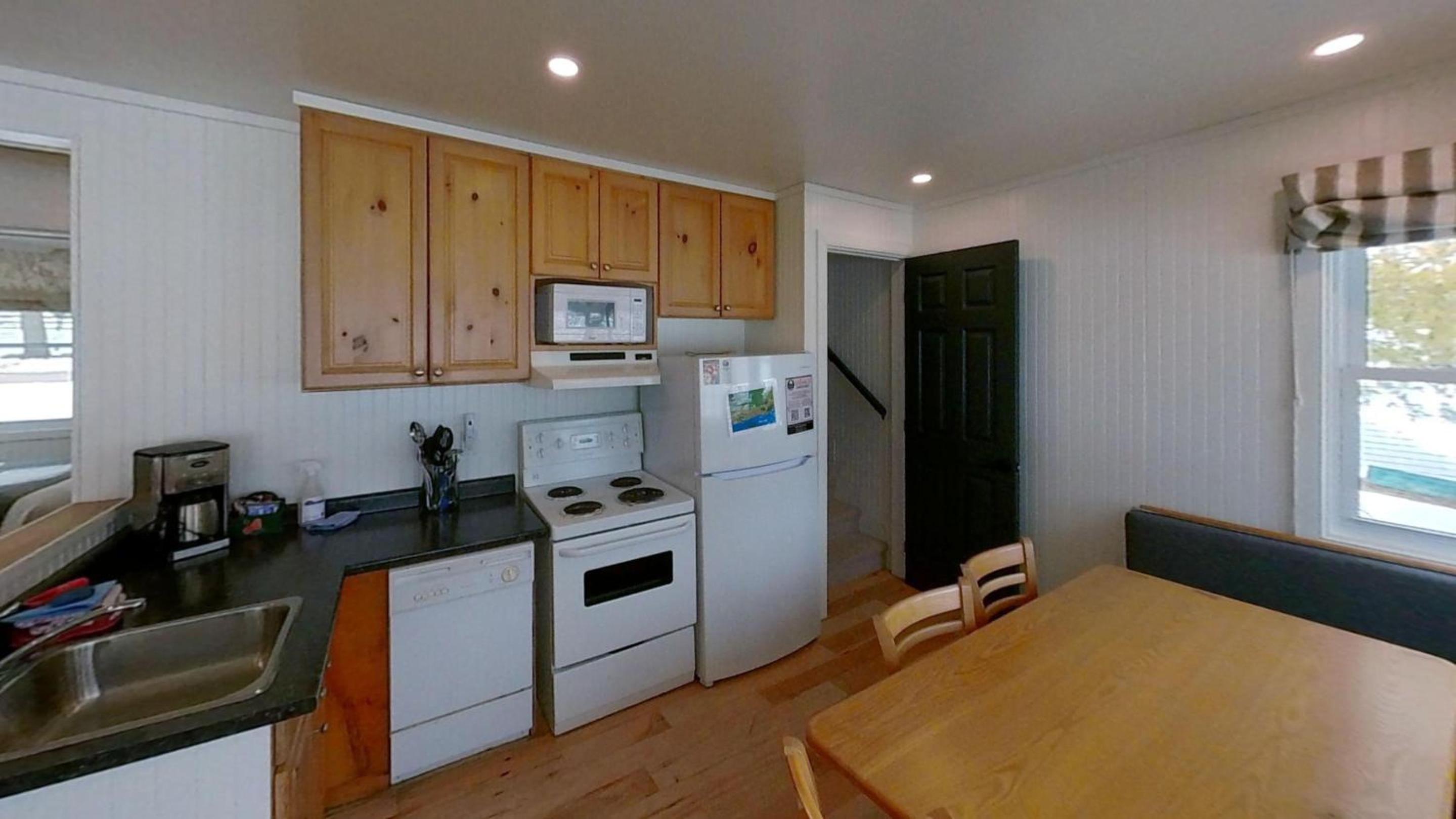 Three-Bedroom Cottage photo 2