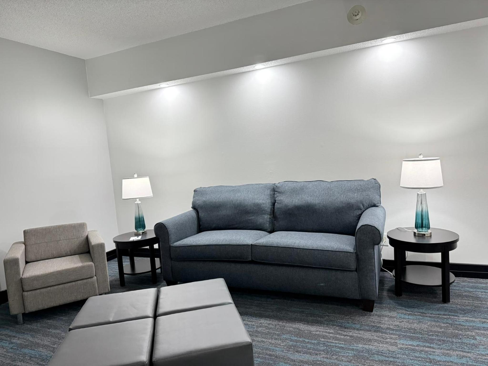 One-Bedroom King Suite with Sofa Bed - Photo 4