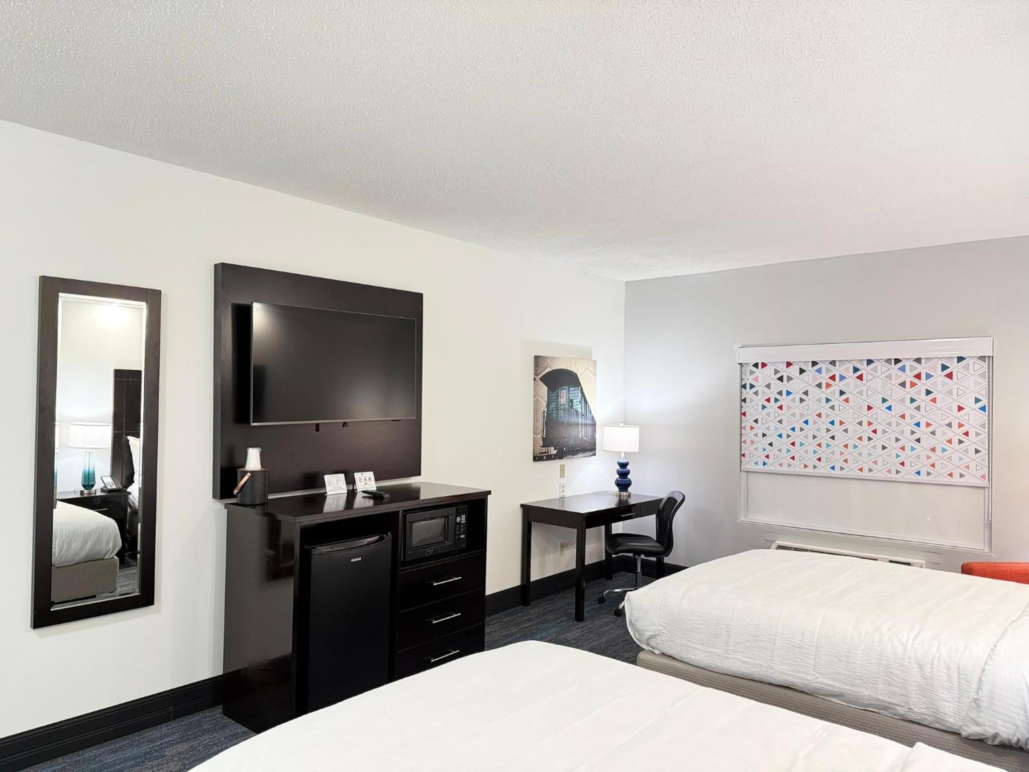 Double Room with Two Double Beds - Photo 2