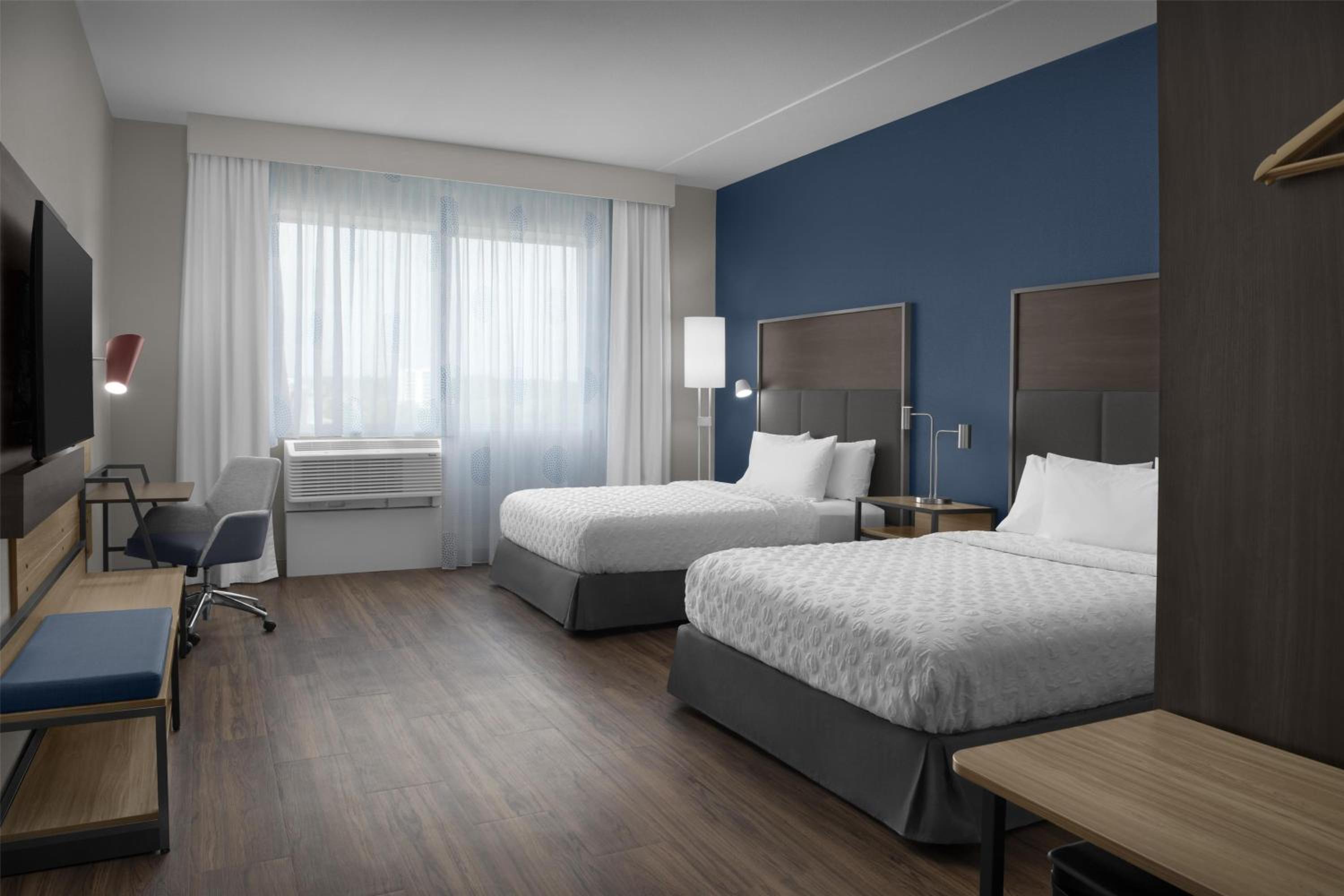 Queen Room with Two Queen Beds and Roll-In Shower - Mobility Access - Photo 4