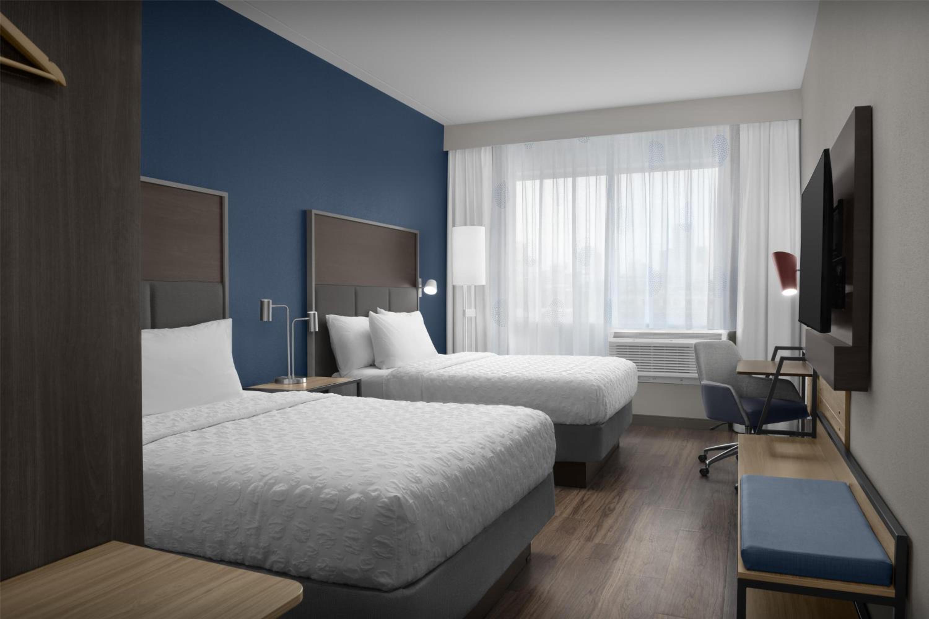 Queen Room with Two Queen Beds and Walk-In Shower - Photo 4