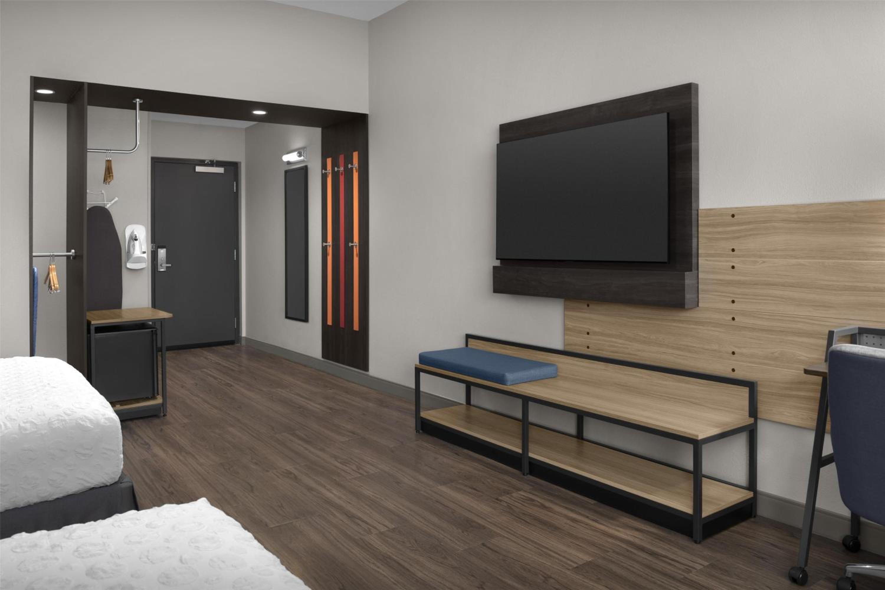 Queen Room with Two Queen Beds and Roll-In Shower - Mobility Access - Photo 5