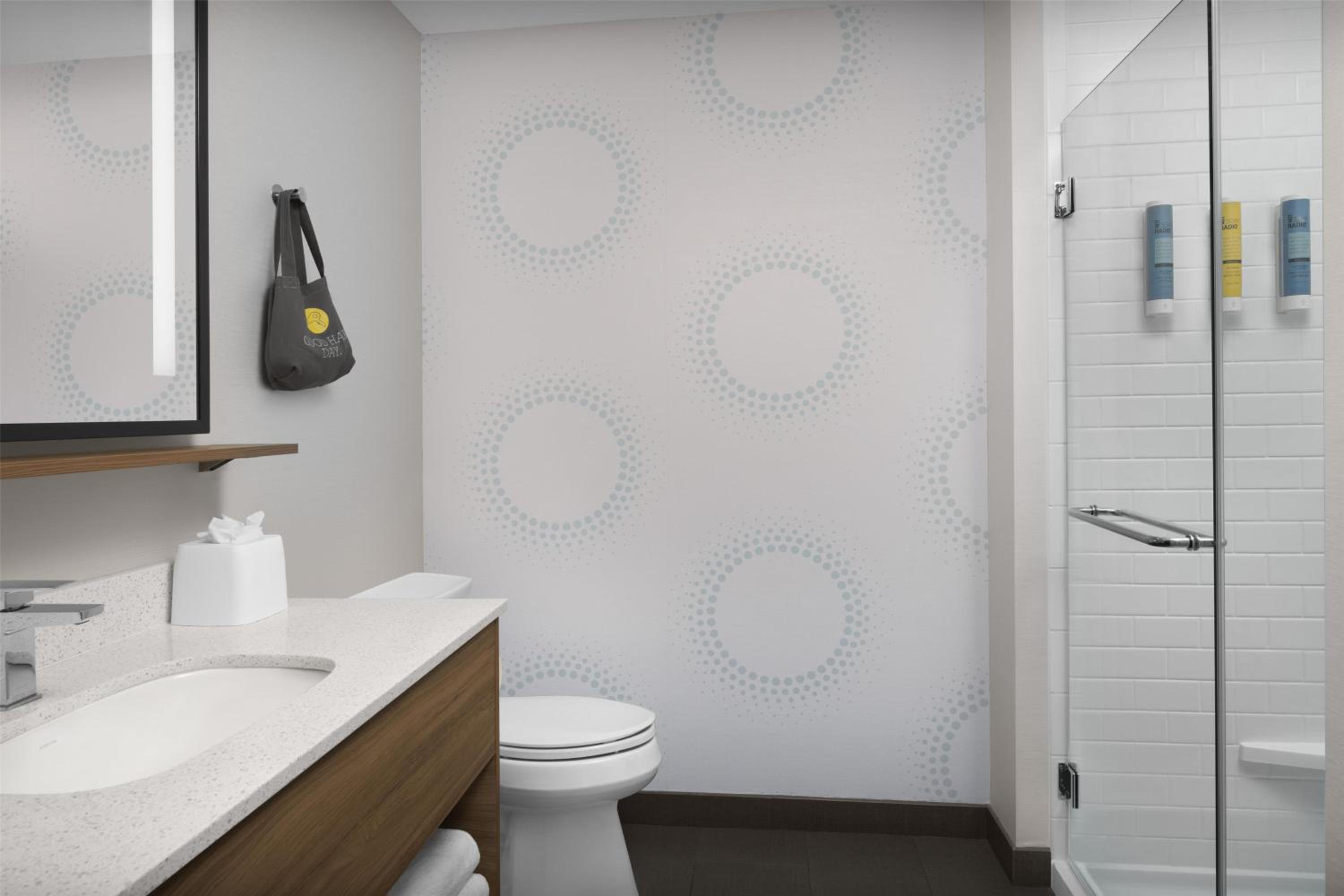 King Room with Walk-In Shower - Photo 5