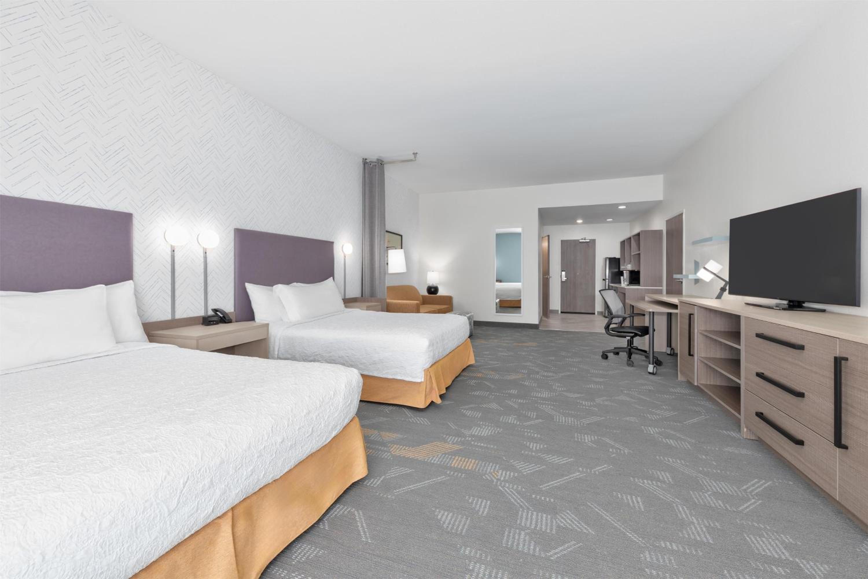 Studio Suite with Two Queen Beds and Tub - Mobility Access - Photo 2