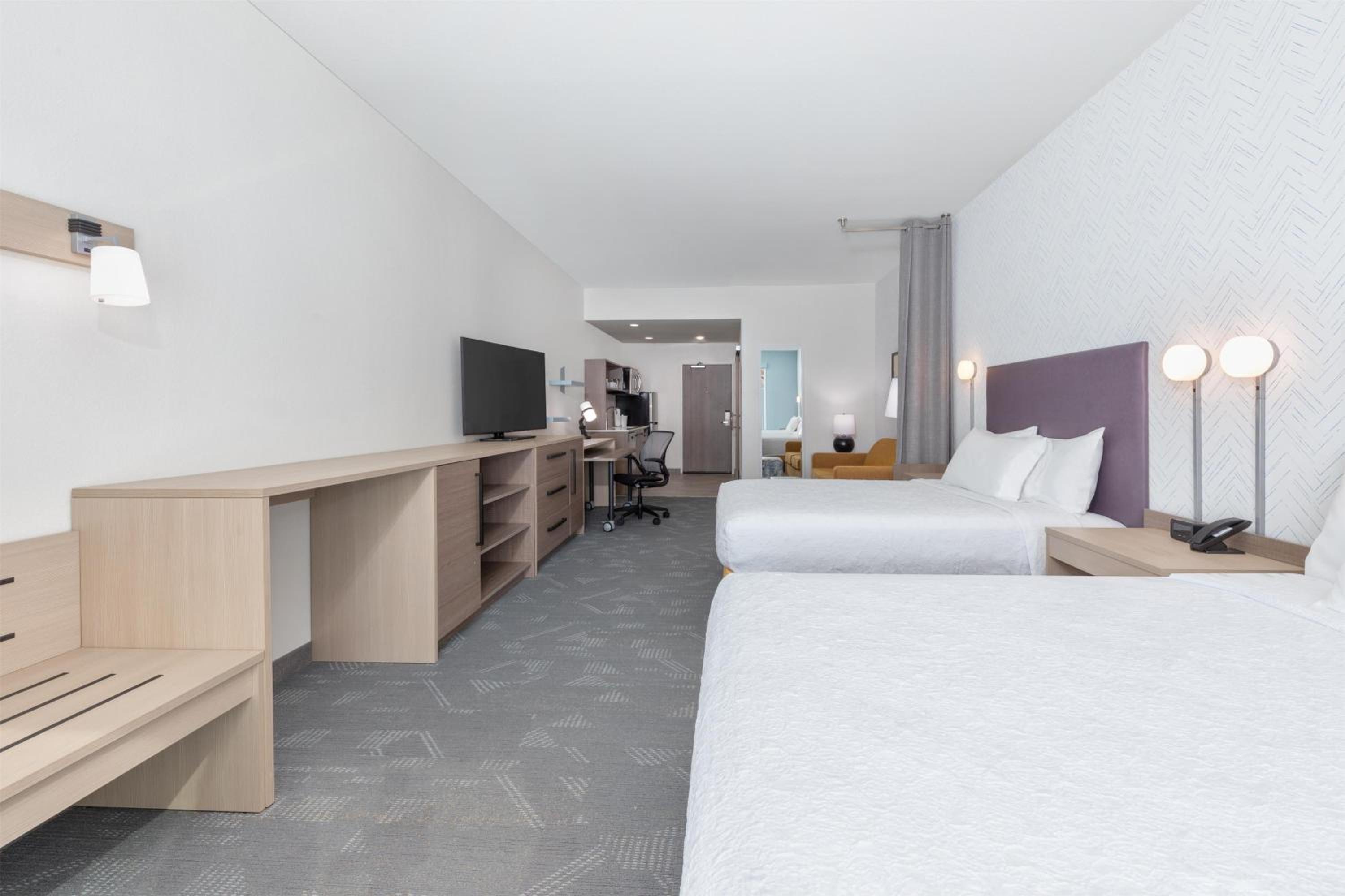 Studio Suite with Two Queen Beds - Photo 4