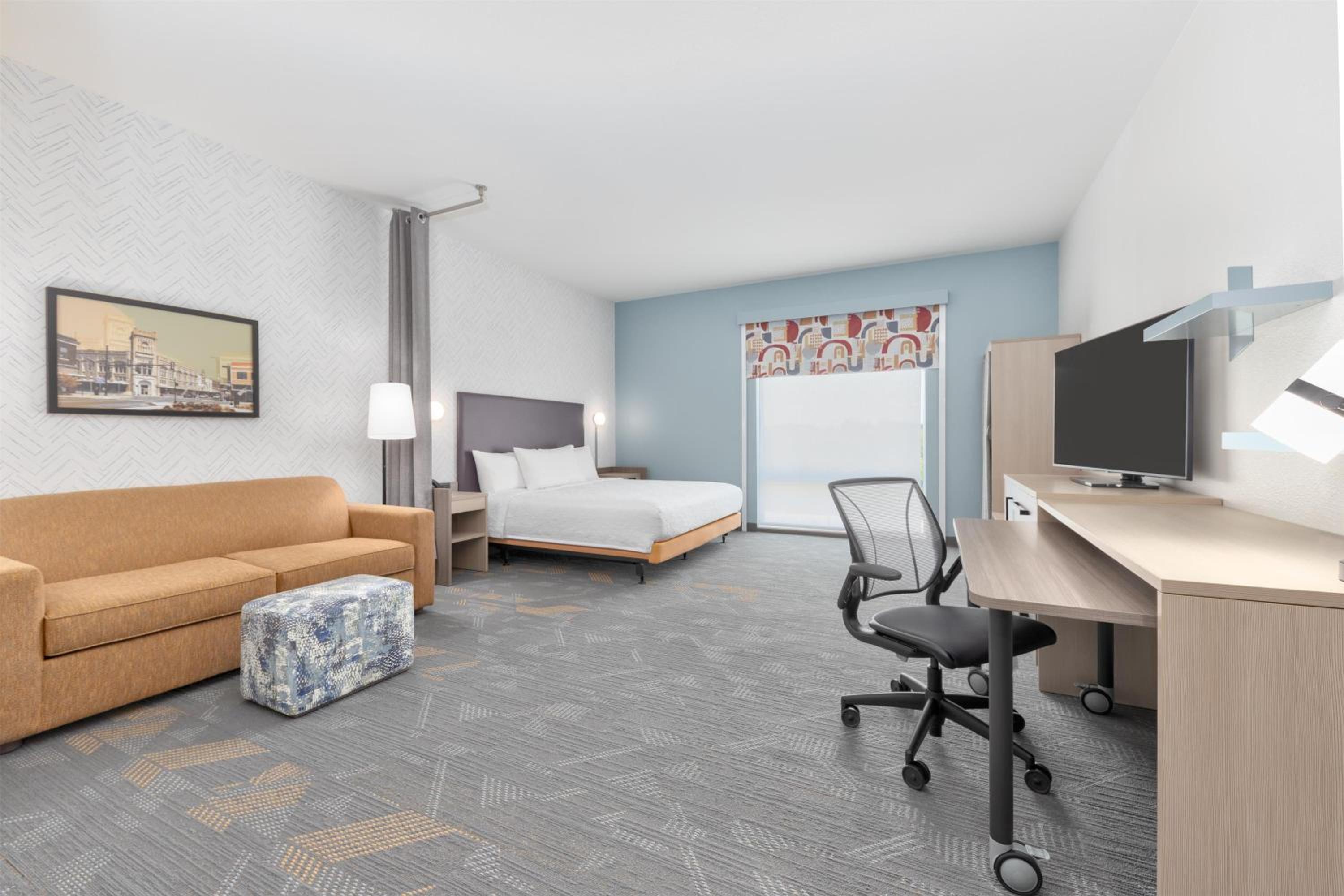 King Studio Suite with Accessible Tub - Mobility Access - Photo 1