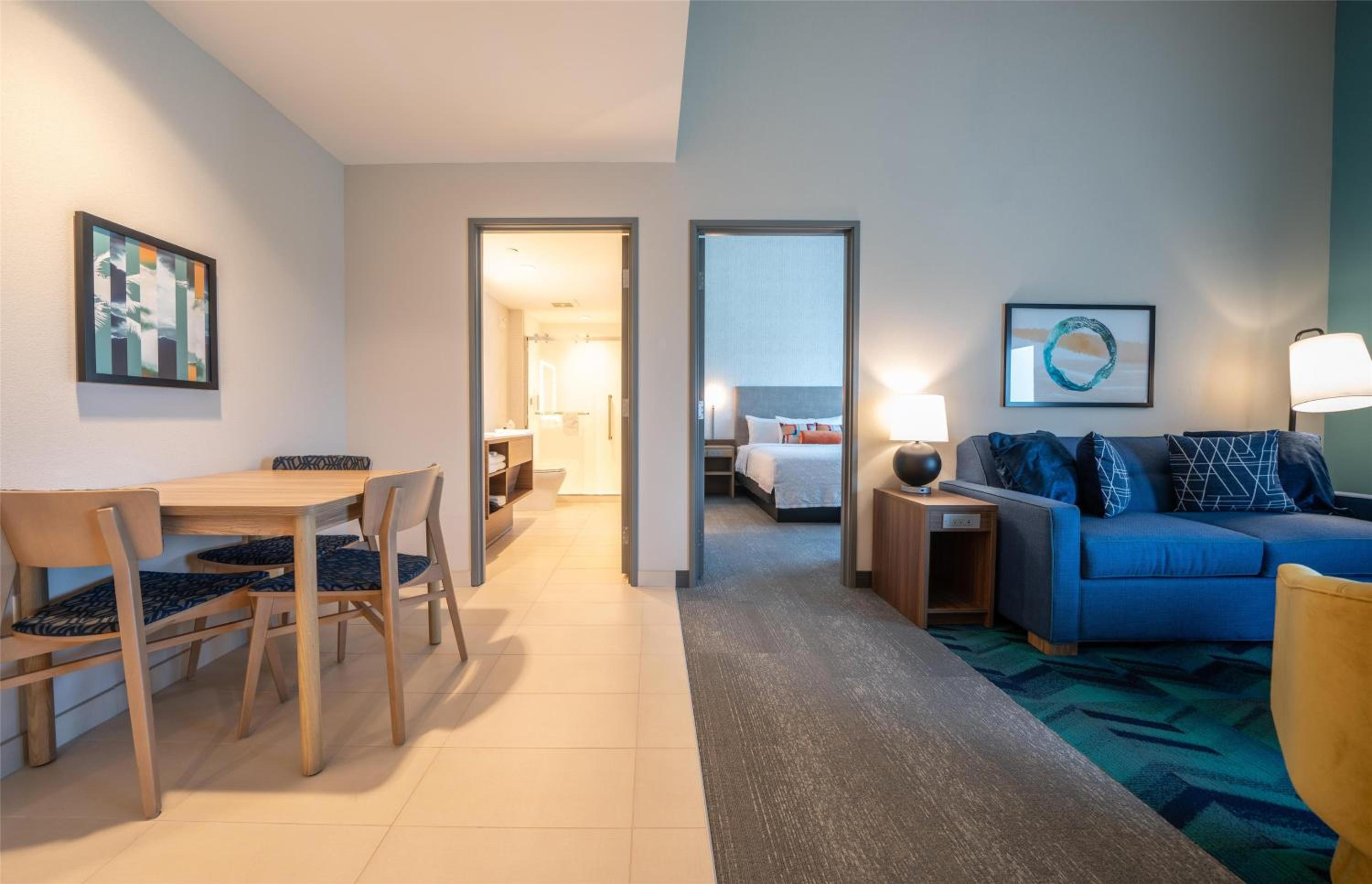 One-Bedroom King Suite photo 3