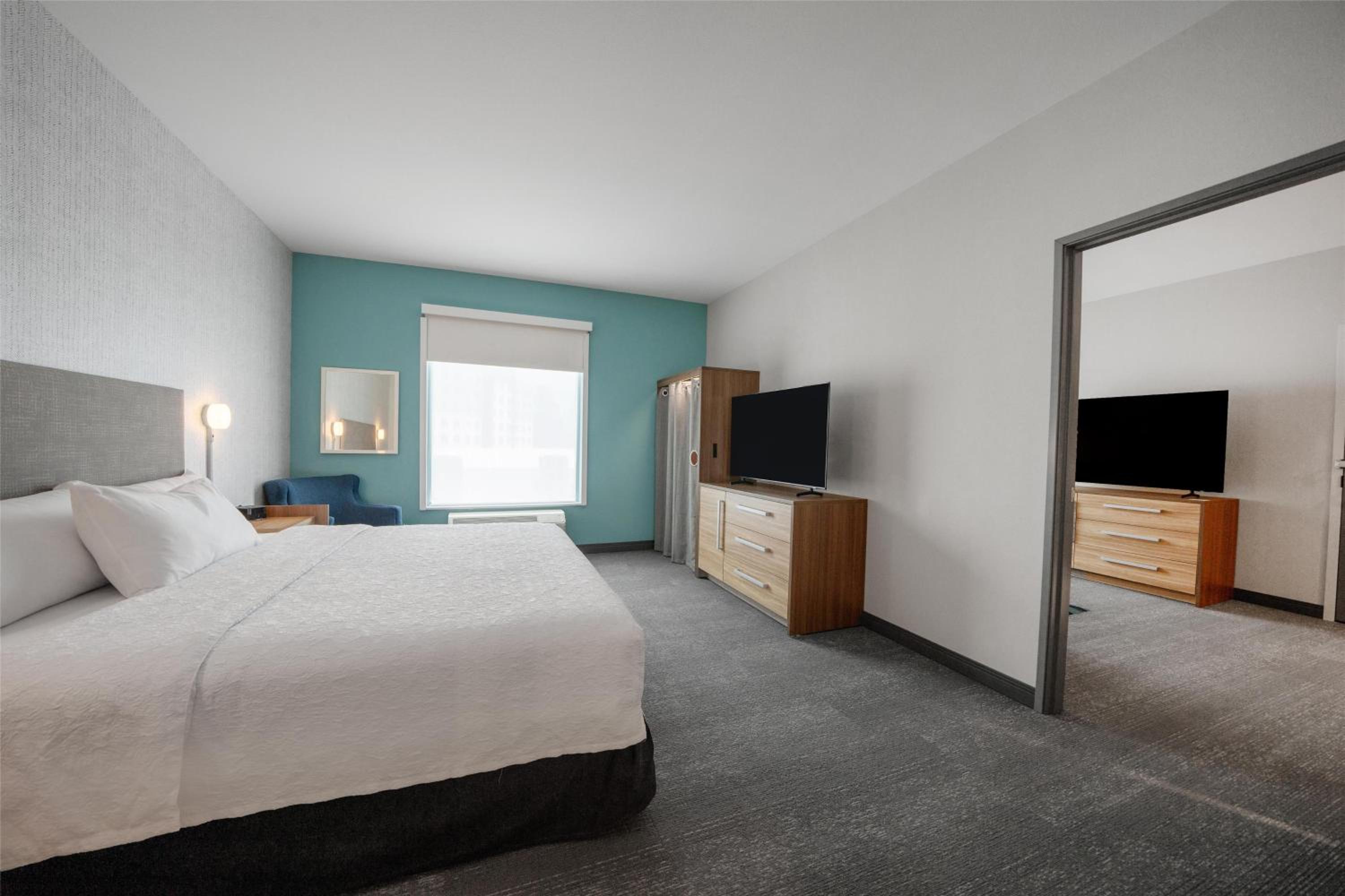 One-Bedroom King Suite - Hearing Accessible