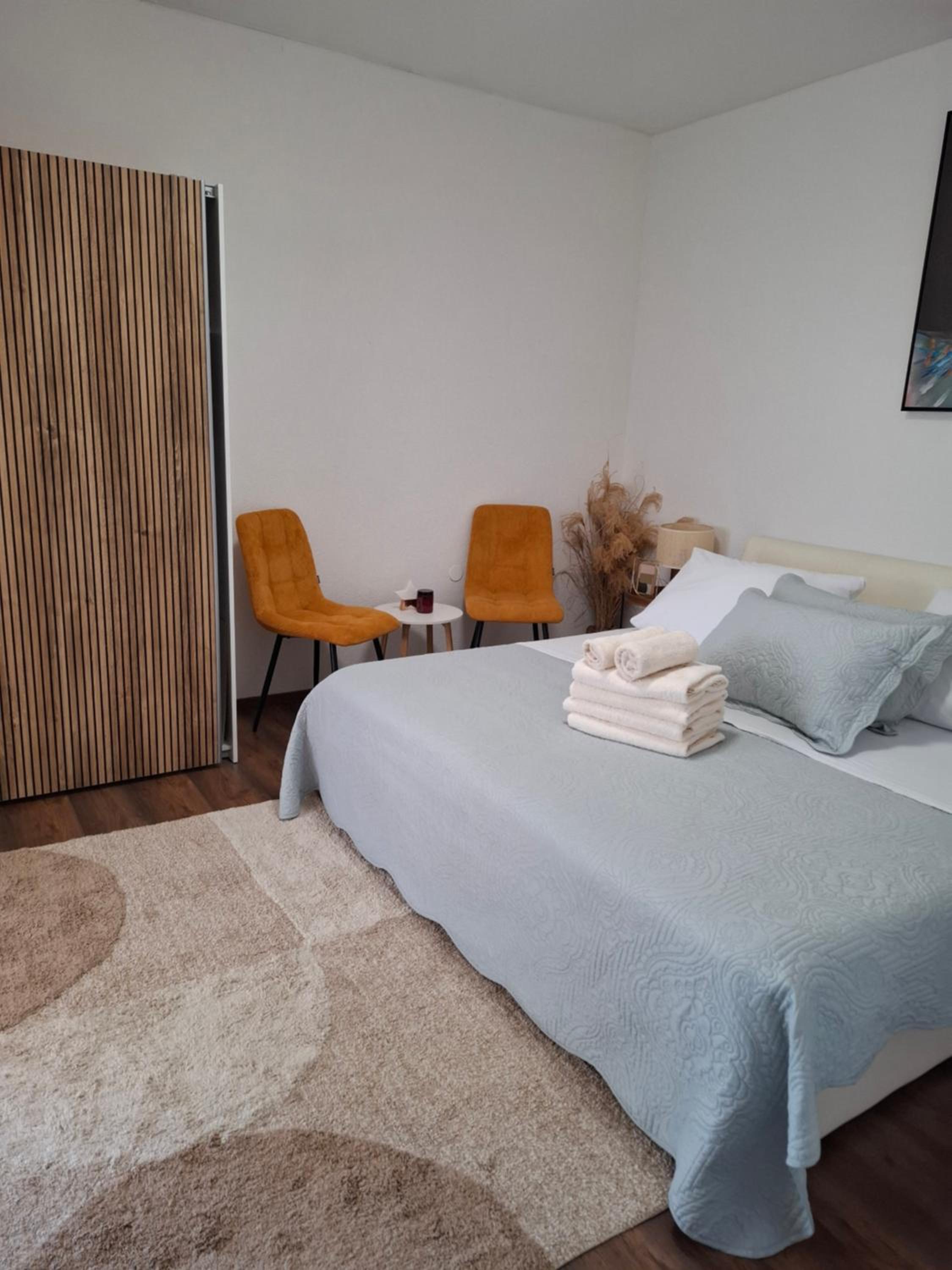 Apartment photo 2