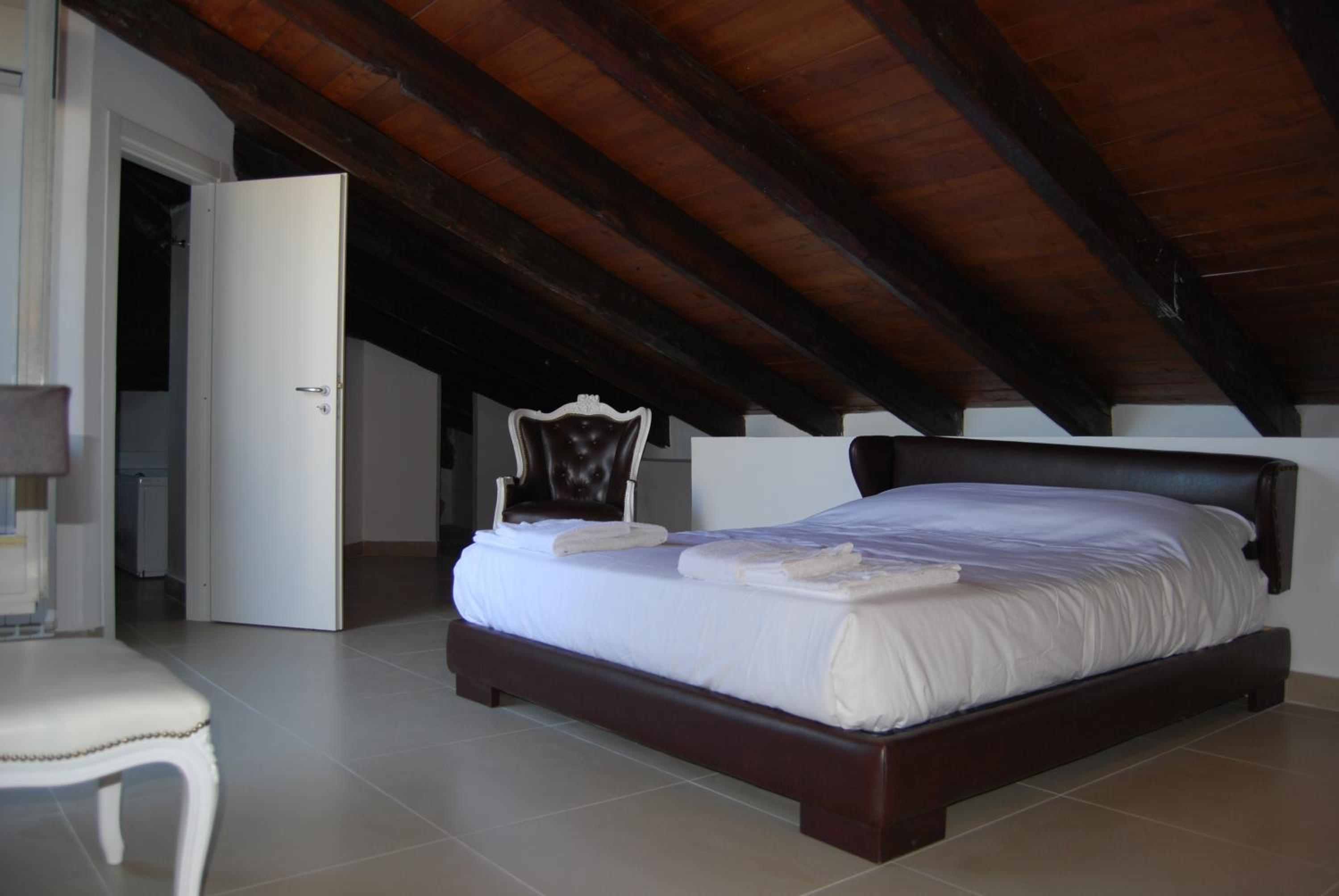 Large Double Room with Terrace photo 3