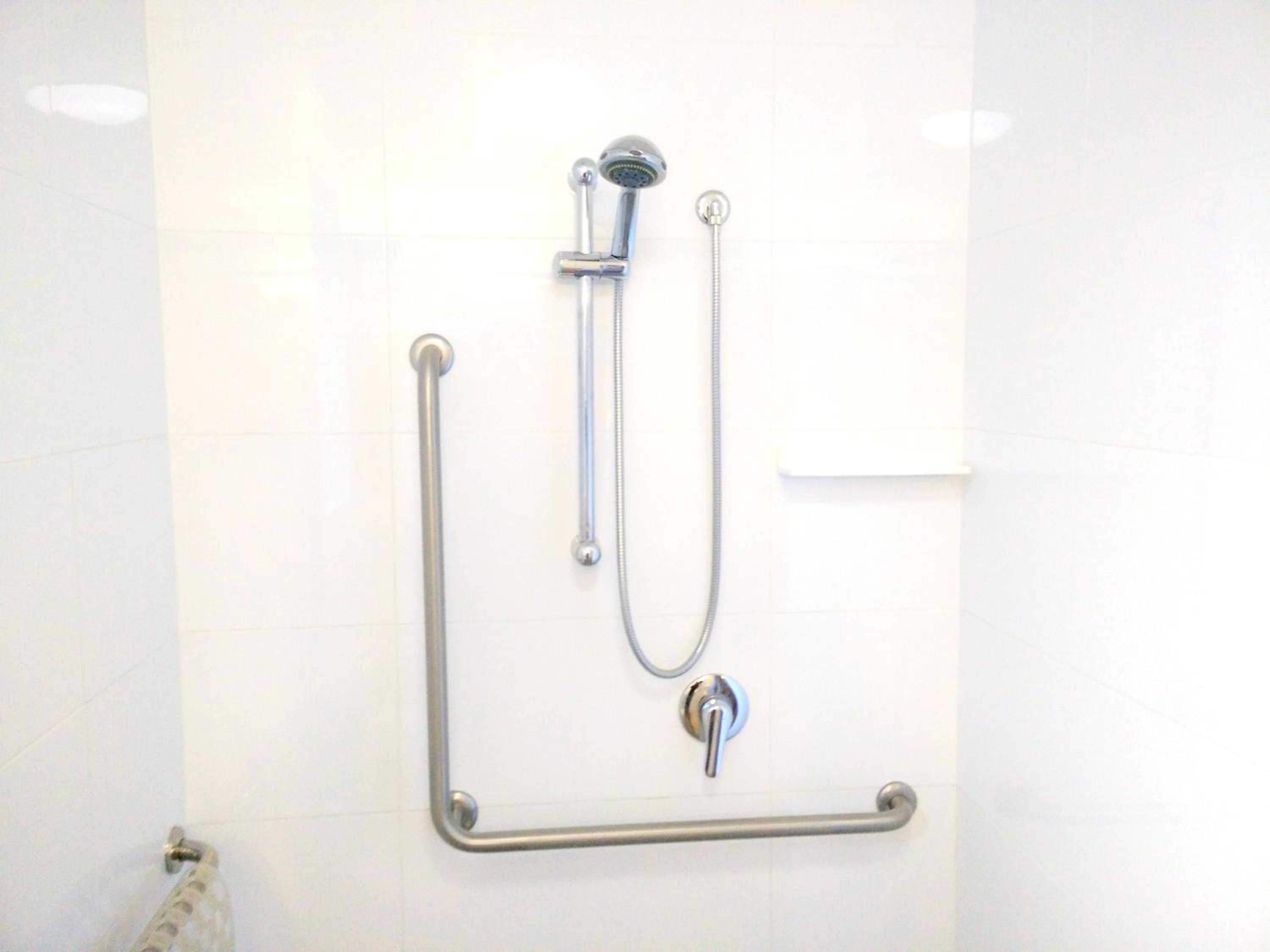 Twin Room - Disability Access photo 2