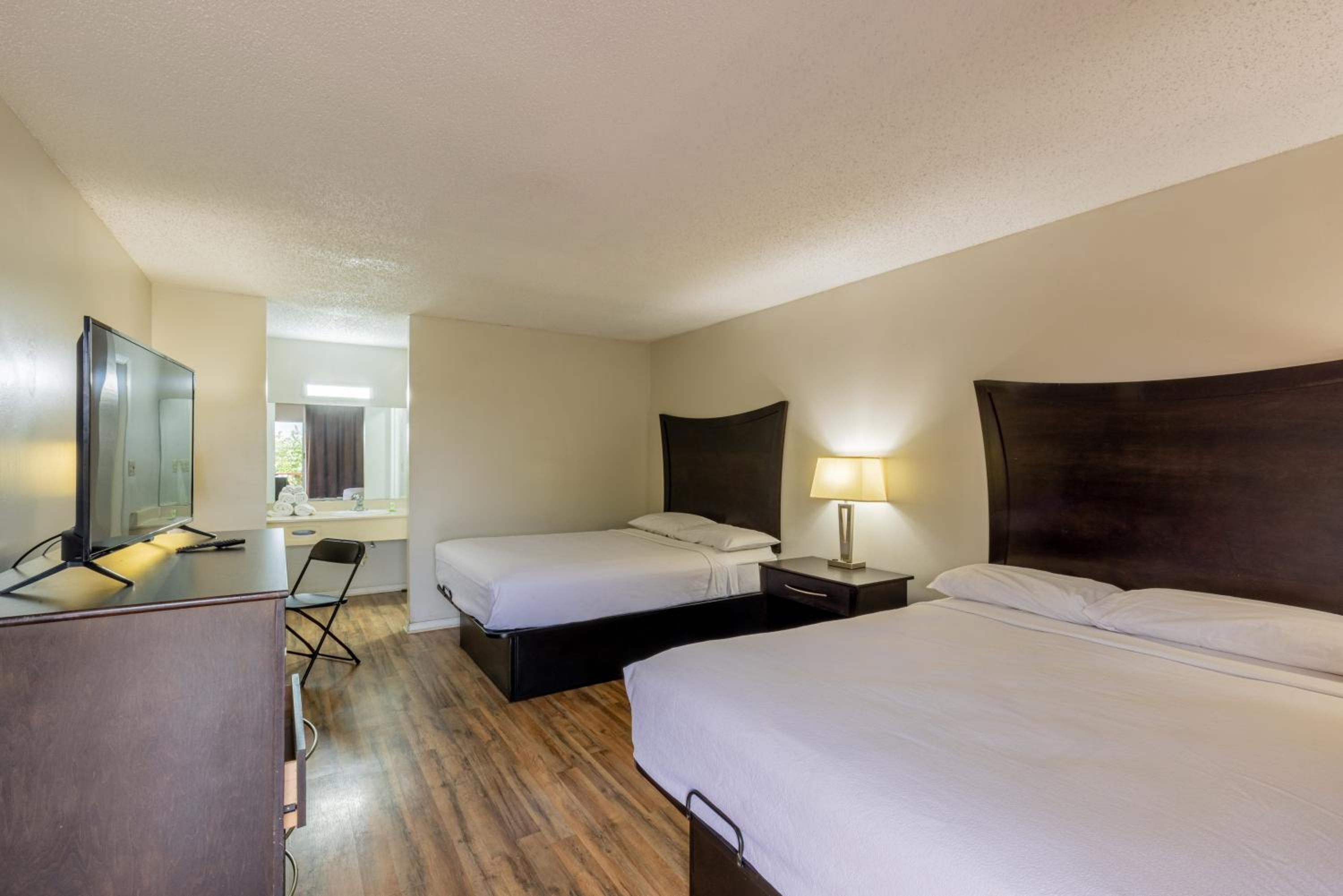 2 Queen Beds Non-Smoking