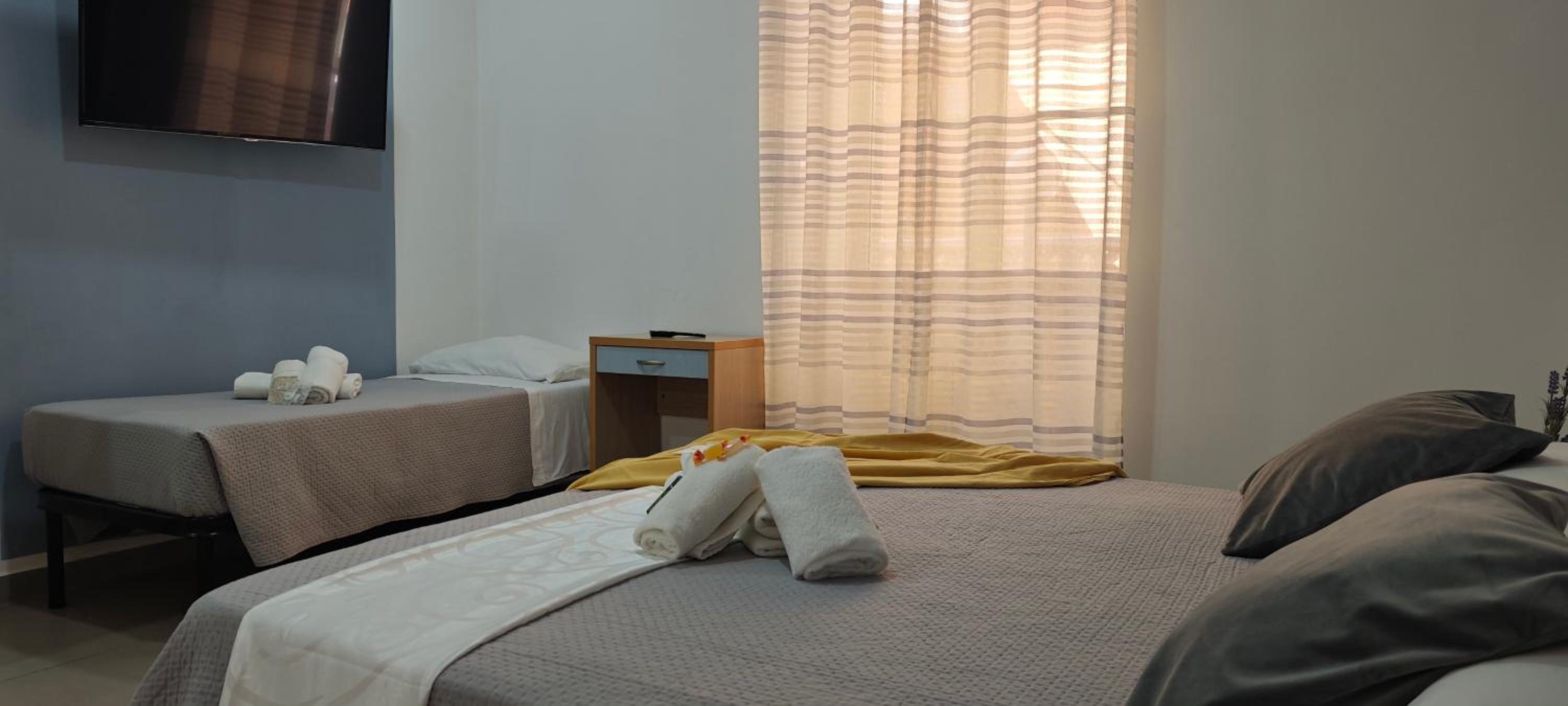 Triple Room With Private Bathroom - Photo 2