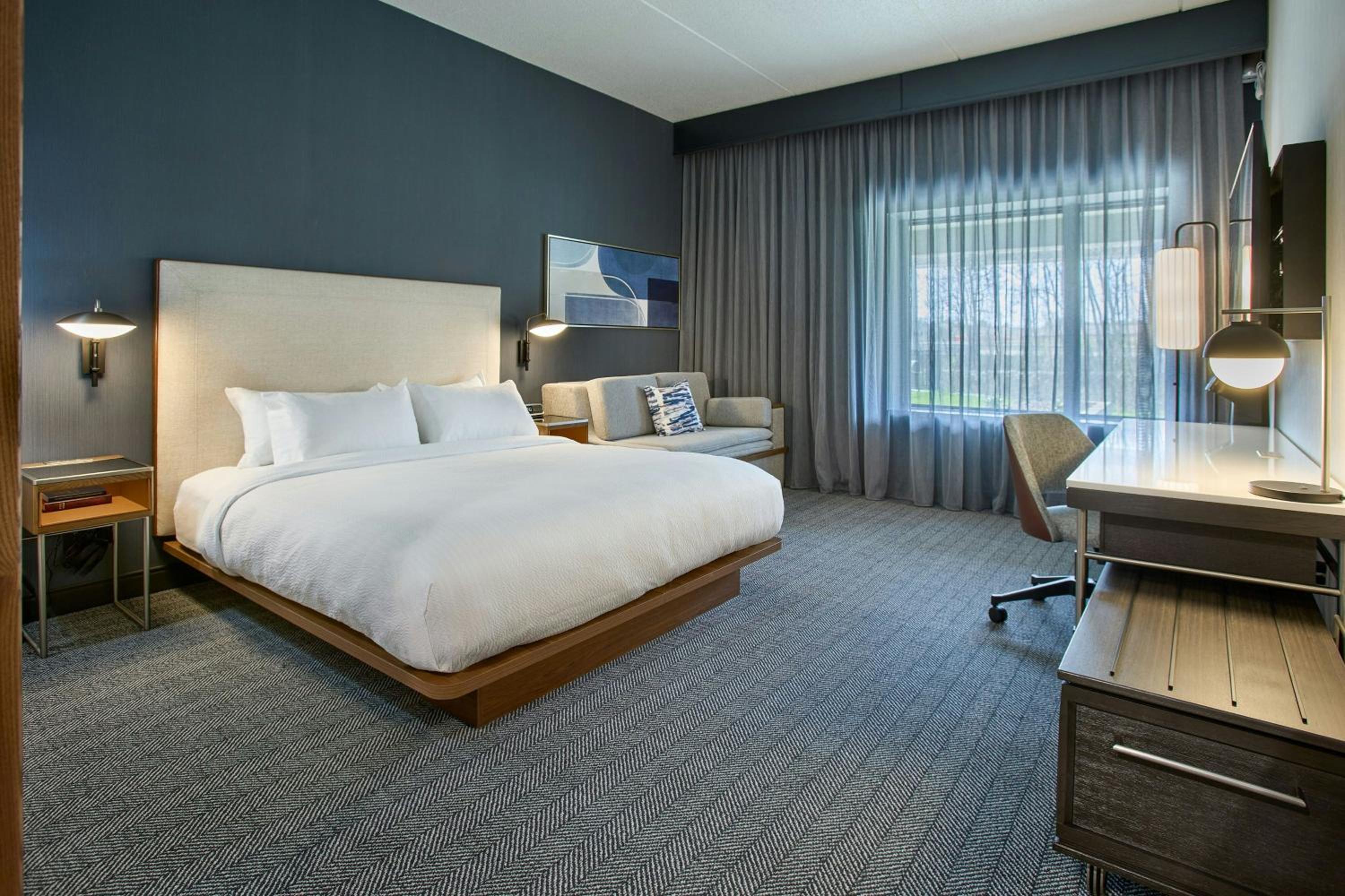King Room with Sofa Bed - Photo 1