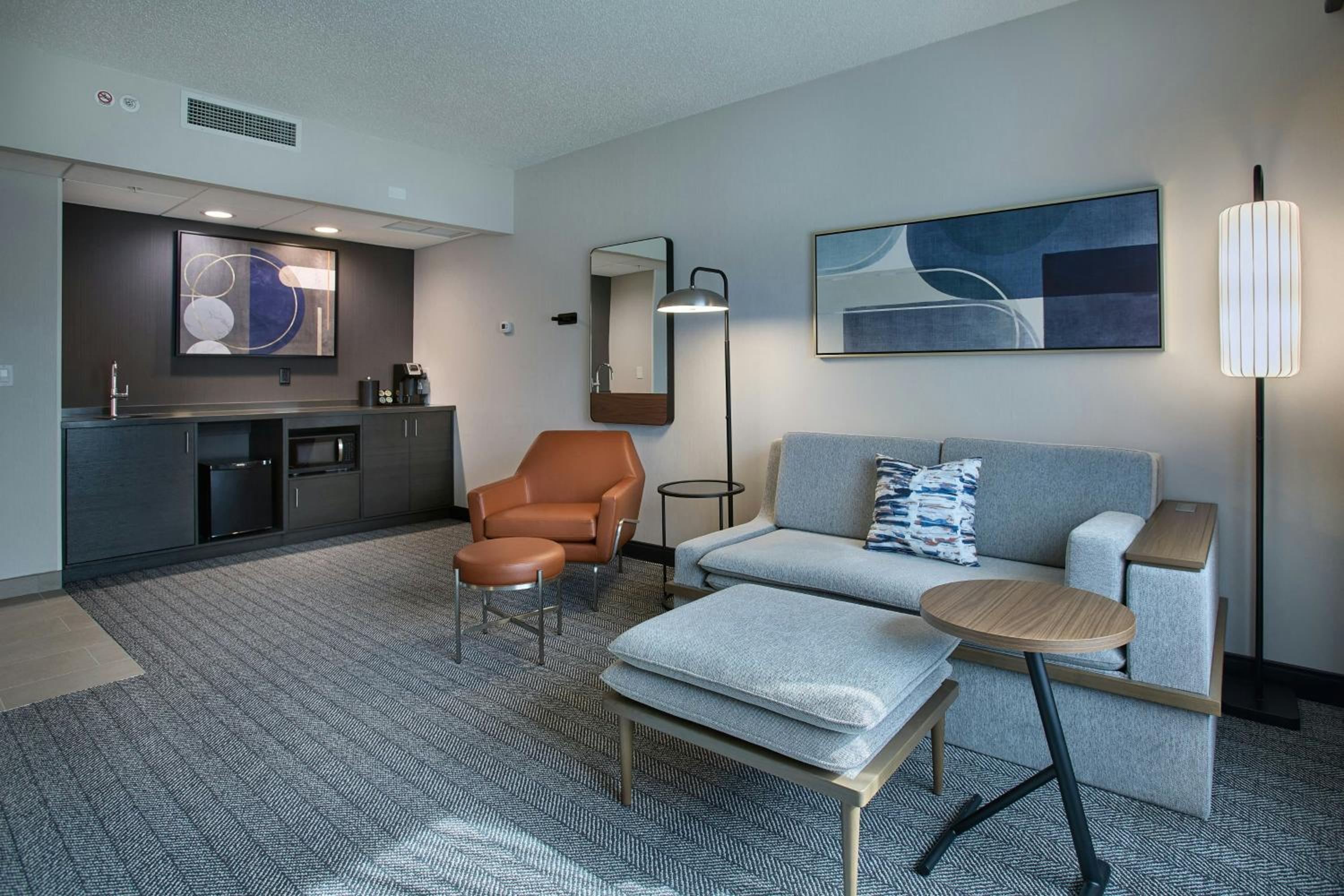 One-Bedroom King Suite with Bathtub and Sofa Bed - Mobility Access/Hearing Accessible - Photo 1