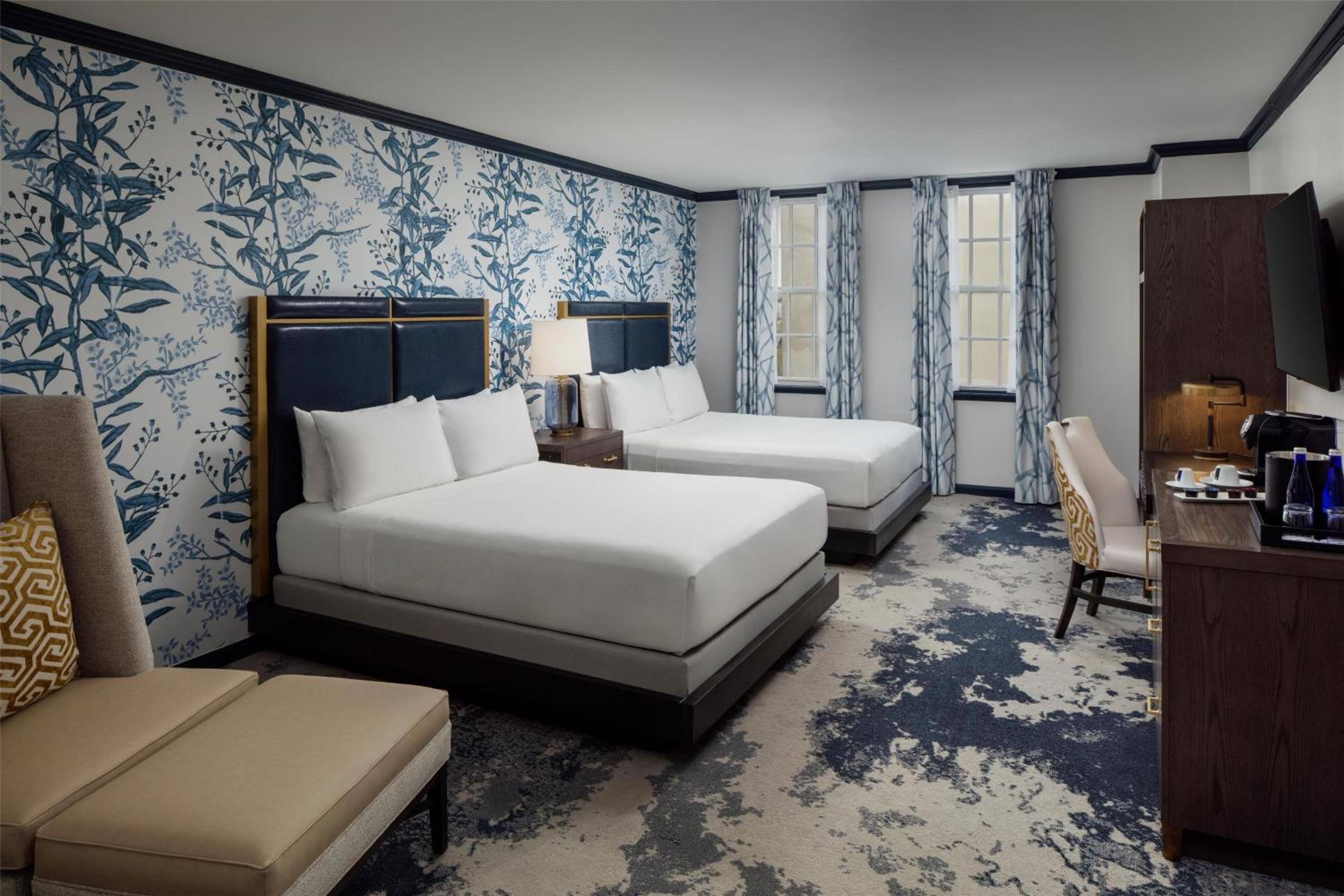 Queen Room with Two Queen Beds - Photo 2