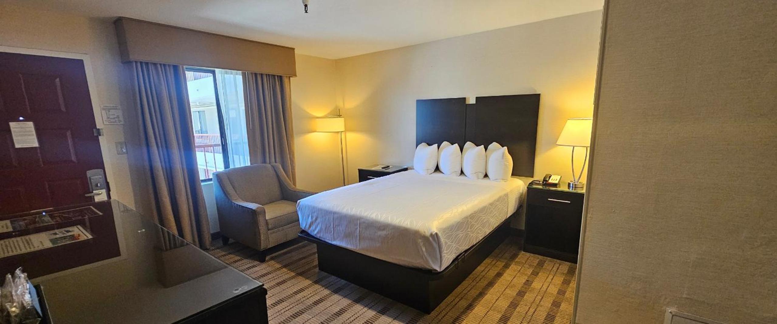 Two-Bedroom Suite with One King Bed and One Queen Bed - Non-Smoking - Photo 2