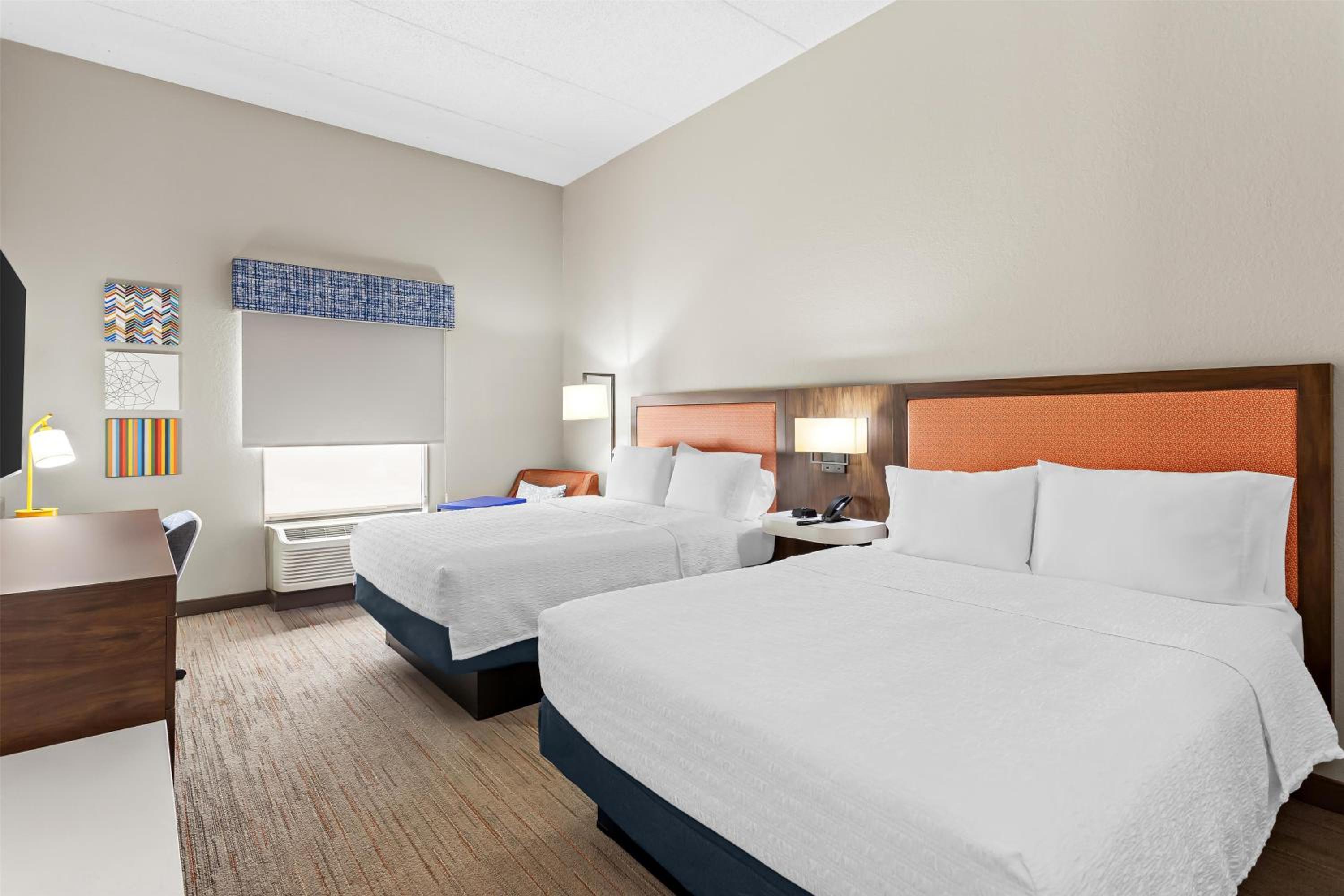 Room with Two Queen Beds - Non-Smoking - Photo 1