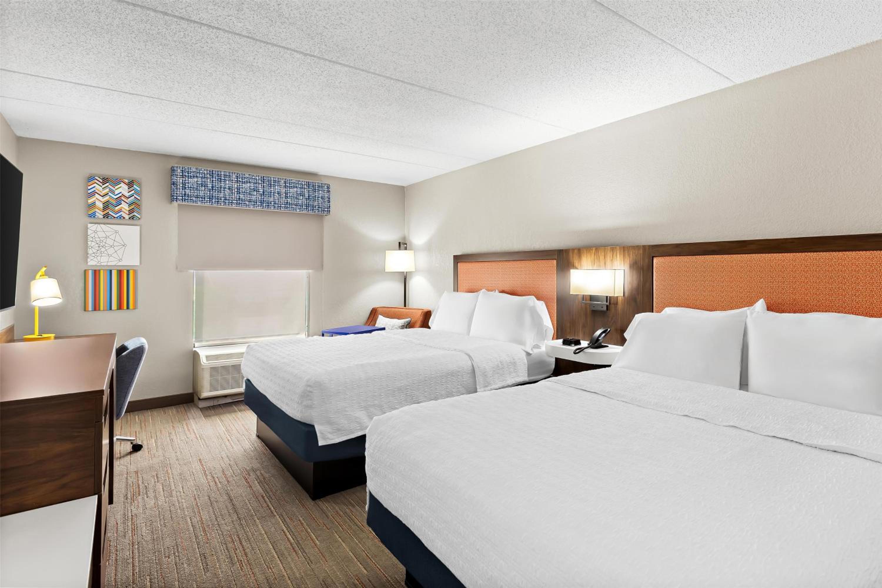 Room with Two Queen Beds - Non-Smoking - Photo 5