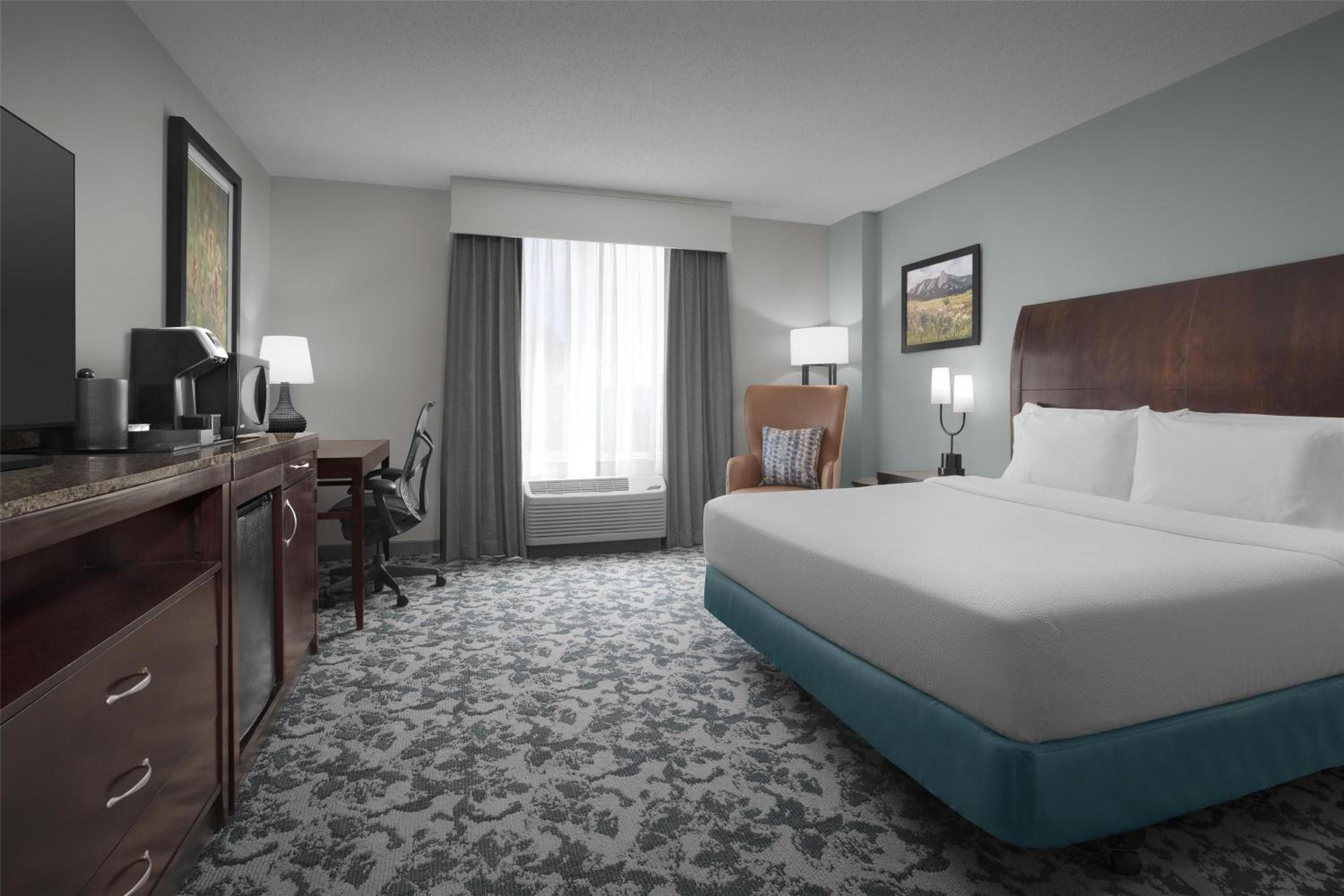 King Room with Transfer Shower - Mobility Accessible - Photo 7