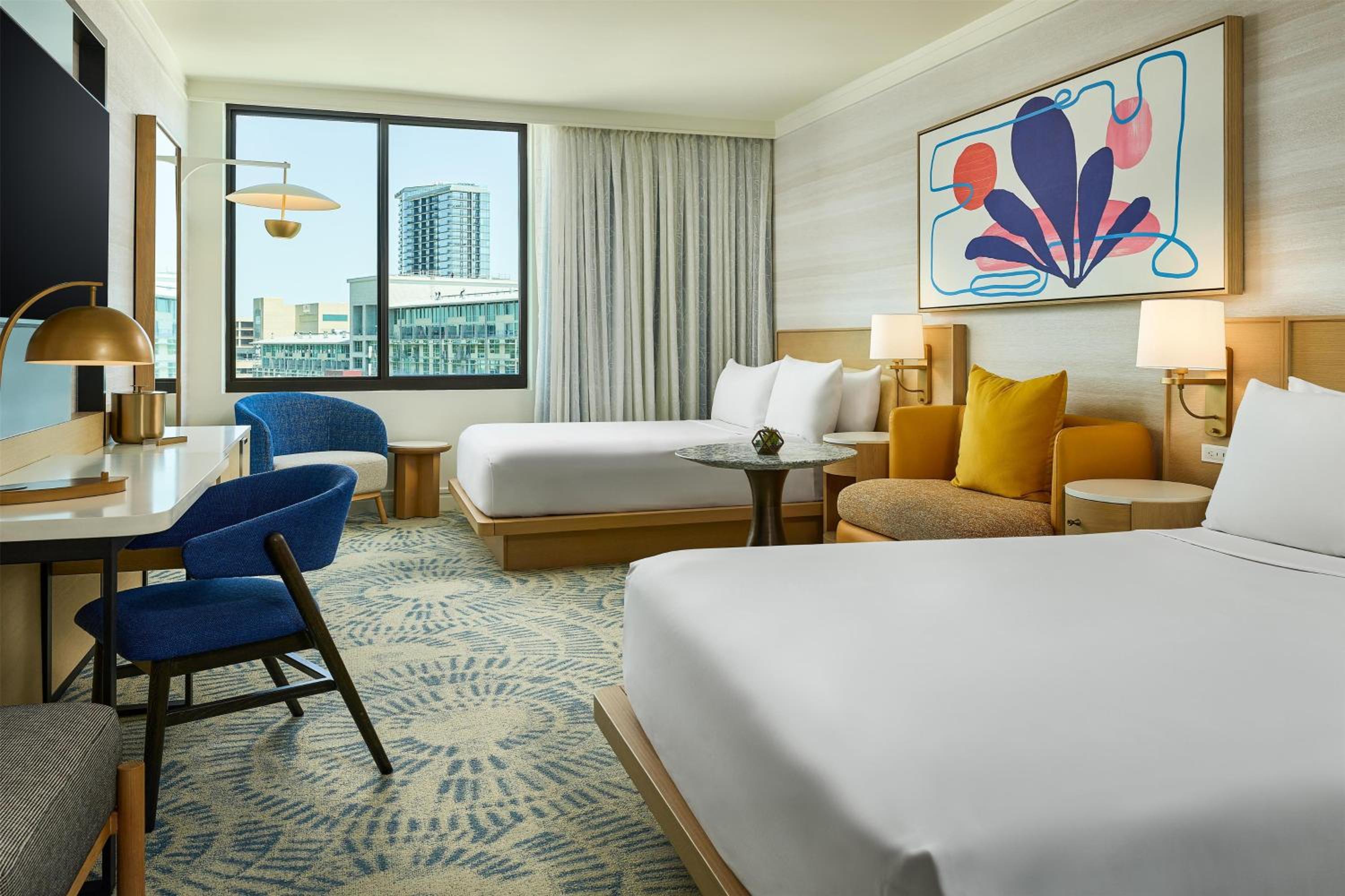Deluxe Queen Room with Two Queen Beds - Photo 3