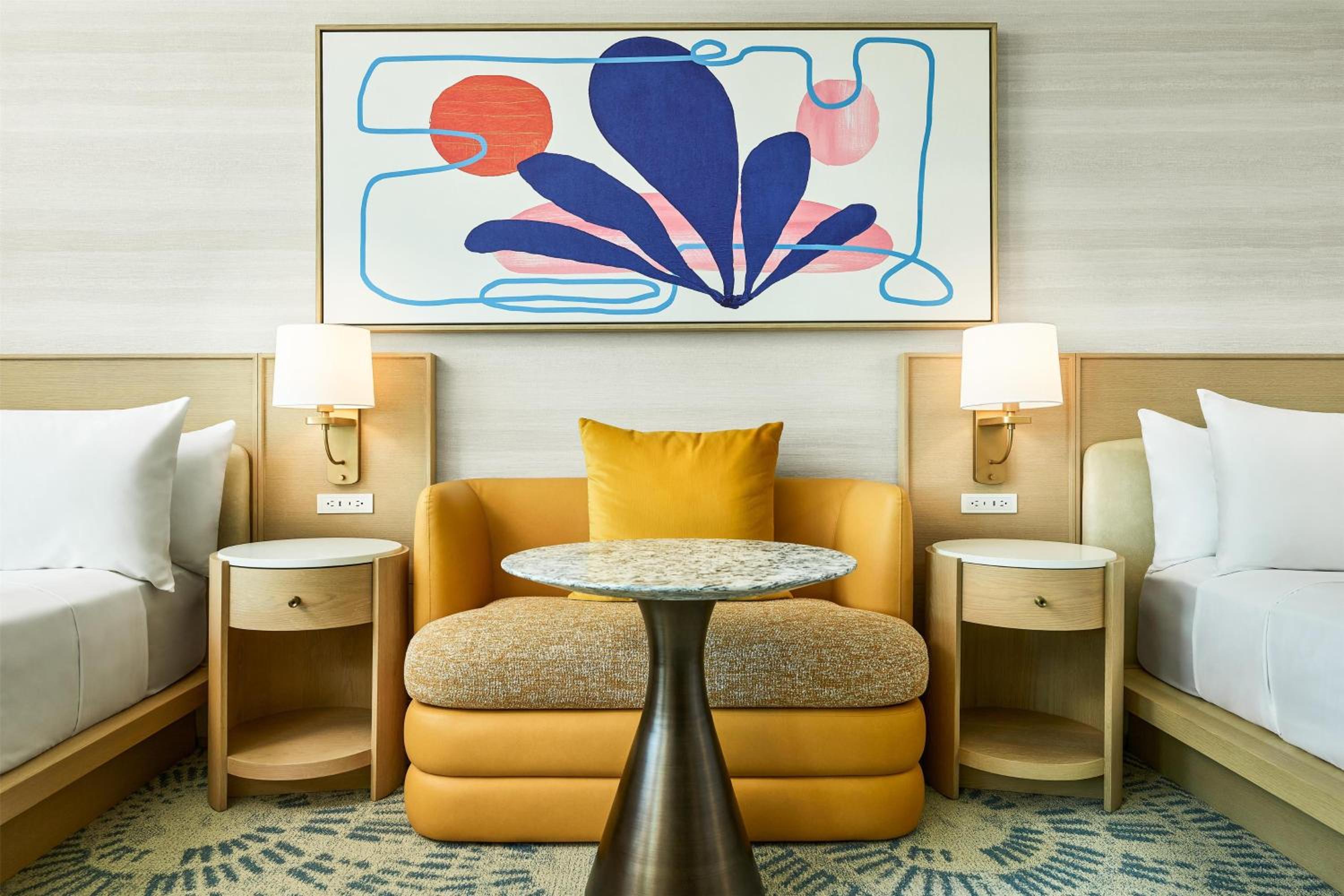 Deluxe Queen Room with Two Queen Beds - Photo 4